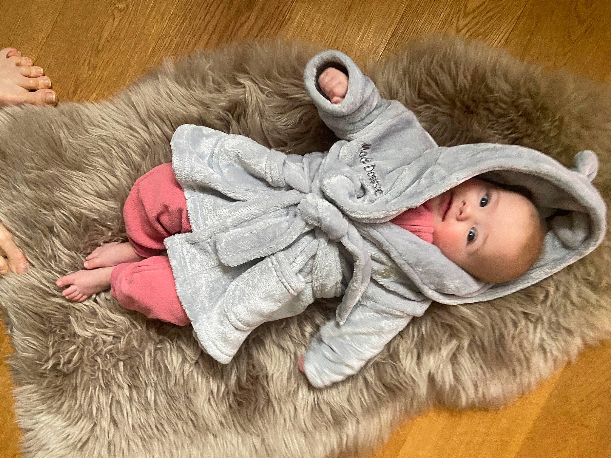 Madeleine is registered to the contest to win money with this photo: animal_product, baby, cap, child, comfort, fur, fur_clothing, hat, headgear, linens, mammal, natural_material, outerwear, person, sitting, skin, textile, toddler, vertebrate, wood