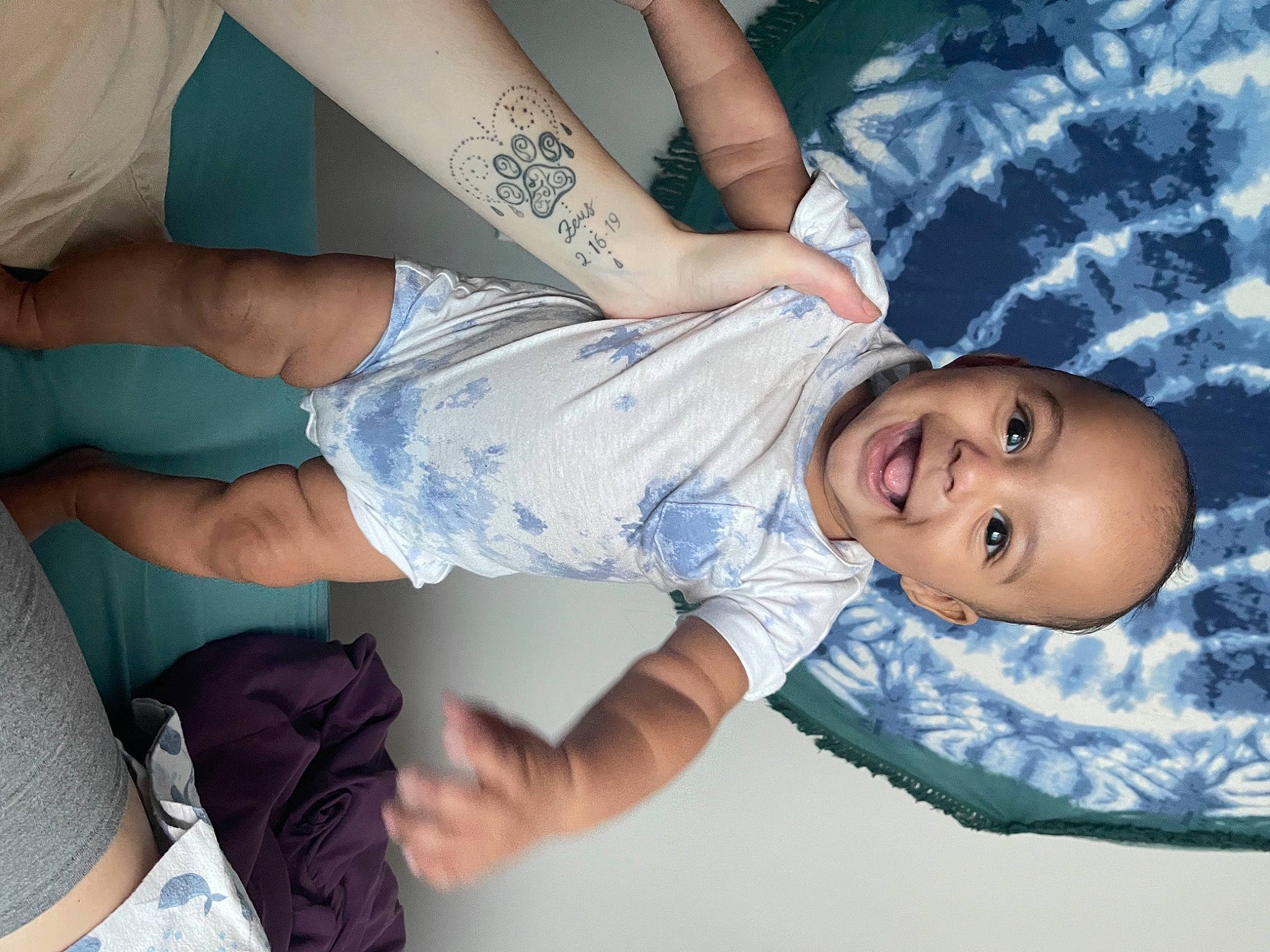 Amadeus joined the competition — help win amazing prizes! arm, comfort, elbow, finger, gesture, hand, happy, head, human_body, interaction, joint, joy, leg, mouth, muscle, person, product, skin, smile, stomach