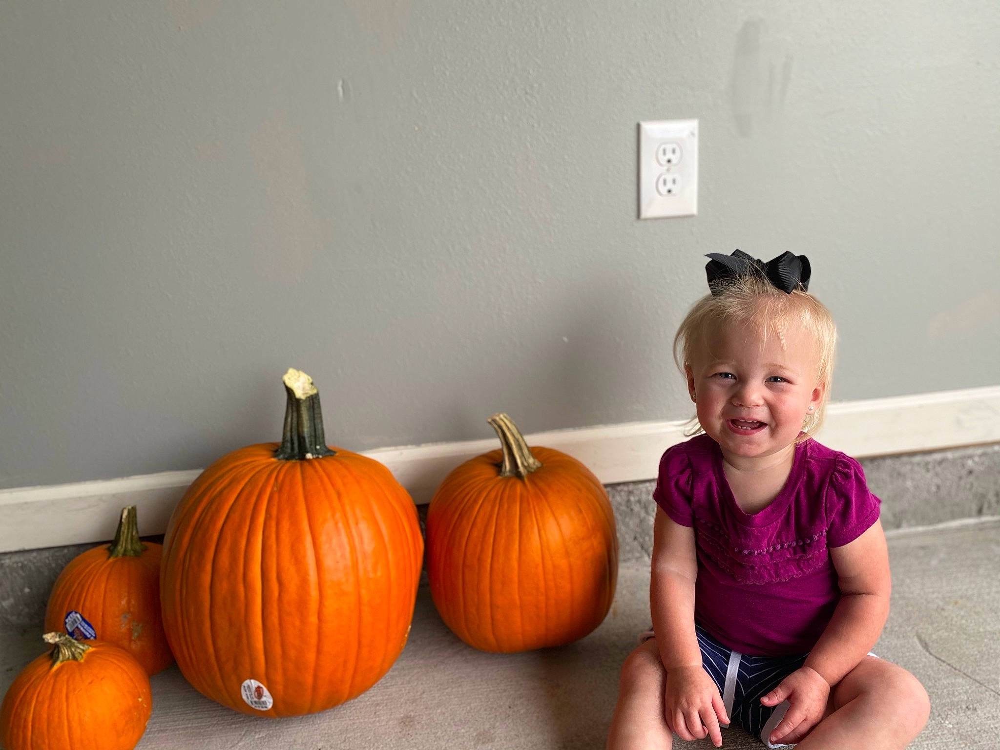 Kynlee is registered to the contest to win money with this photo: _and_melon_family, _gourd, calabaza, child, cucumber, cucurbita, food, fruit, gourd, jack_o_lantern, joy, local_food, orange, person, plant, produce, pumpkin, room, smile, squash