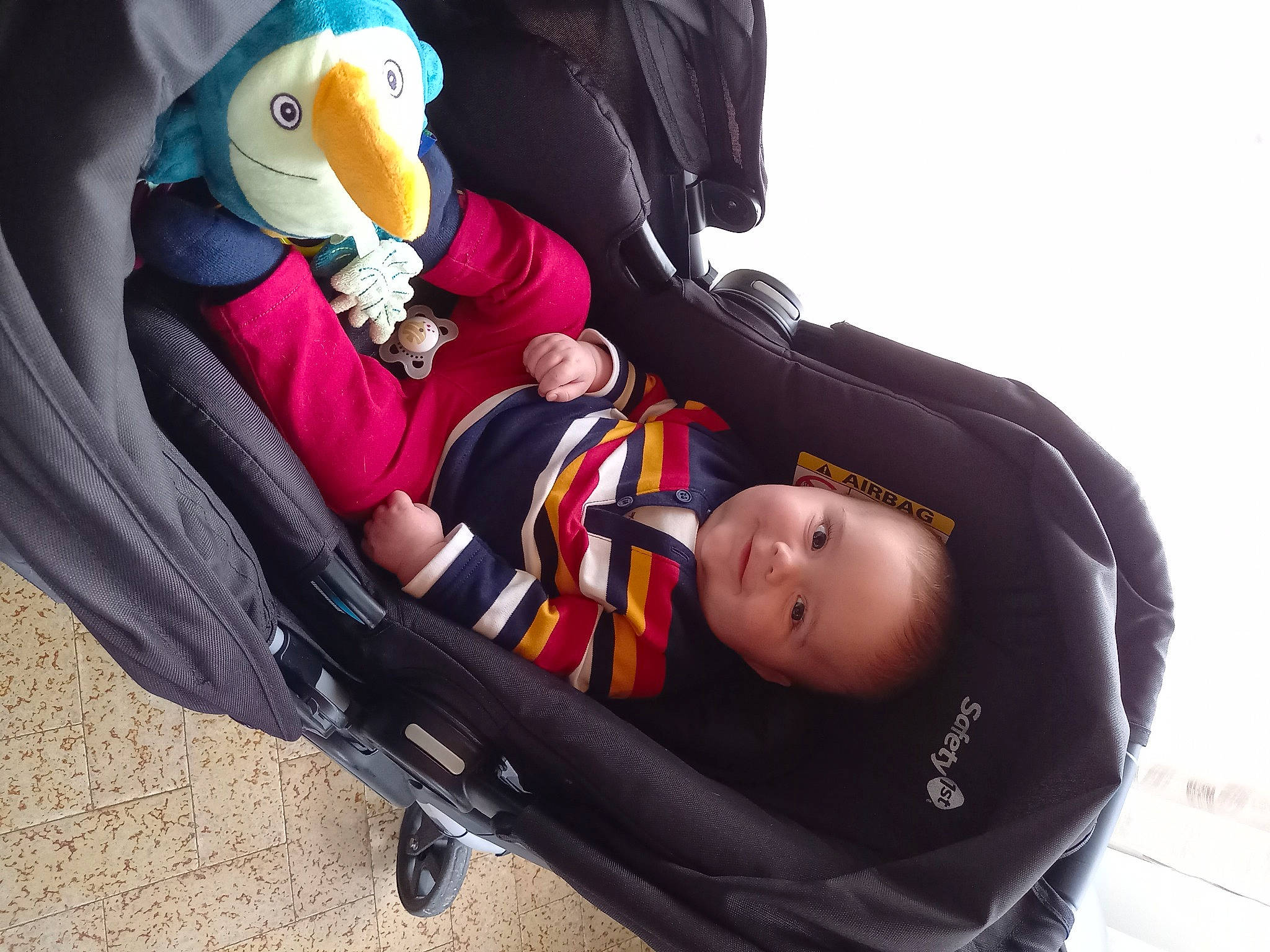 Marwen a rejoint le concours — aidez-le/la à gagner de superbes lots ! auto_part, baby, baby_carriage, baby_products, baby_safety, baby_toddler_clothing, bag, car_seat, chair, child, comfort, joy, leisure, luggage_and_bags, mammal, person, personal_protective_equipment, recreation, toddler, toy