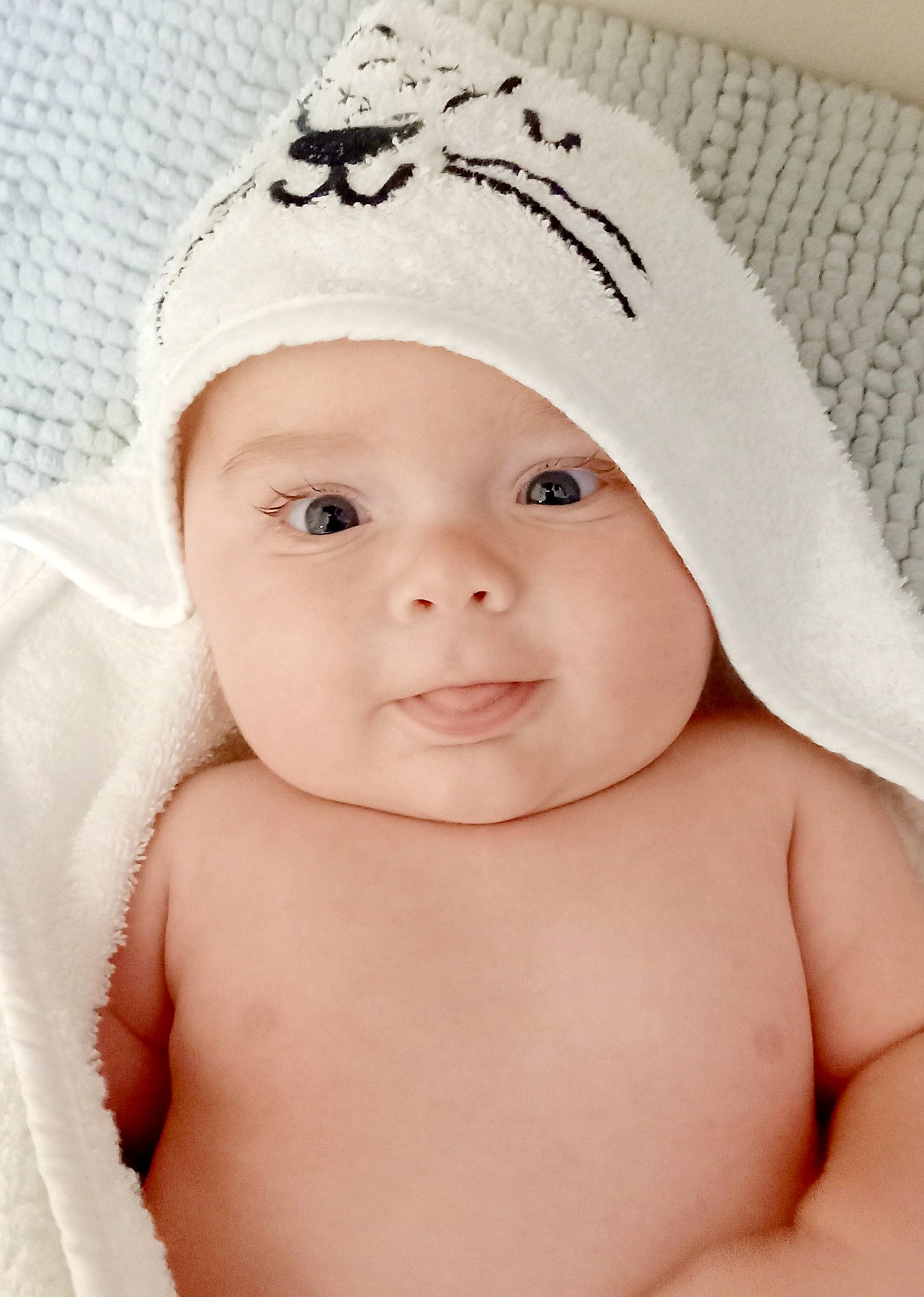 Marwen a rejoint le concours — aidez-le/la à gagner de superbes lots ! baby, cap, cheek, child, close_up, embellishment, eyebrow, eyelash, face, fashion_accessory, flash_photography, happy, headgear, headpiece, headwear, lip, person, portrait_photography, skin, smile