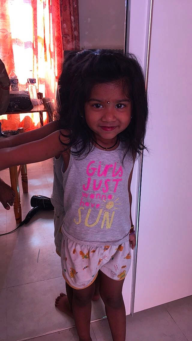 Vaishali a rejoint le concours — aidez-le/la à gagner de superbes lots ! baby_toddler_clothing, black_hair, fun, happy, iris, joy, long_hair, magenta, mouth, person, pink, purple, shorts, shoulder, skin, sleeve, smile, thigh, toddler, trunk
