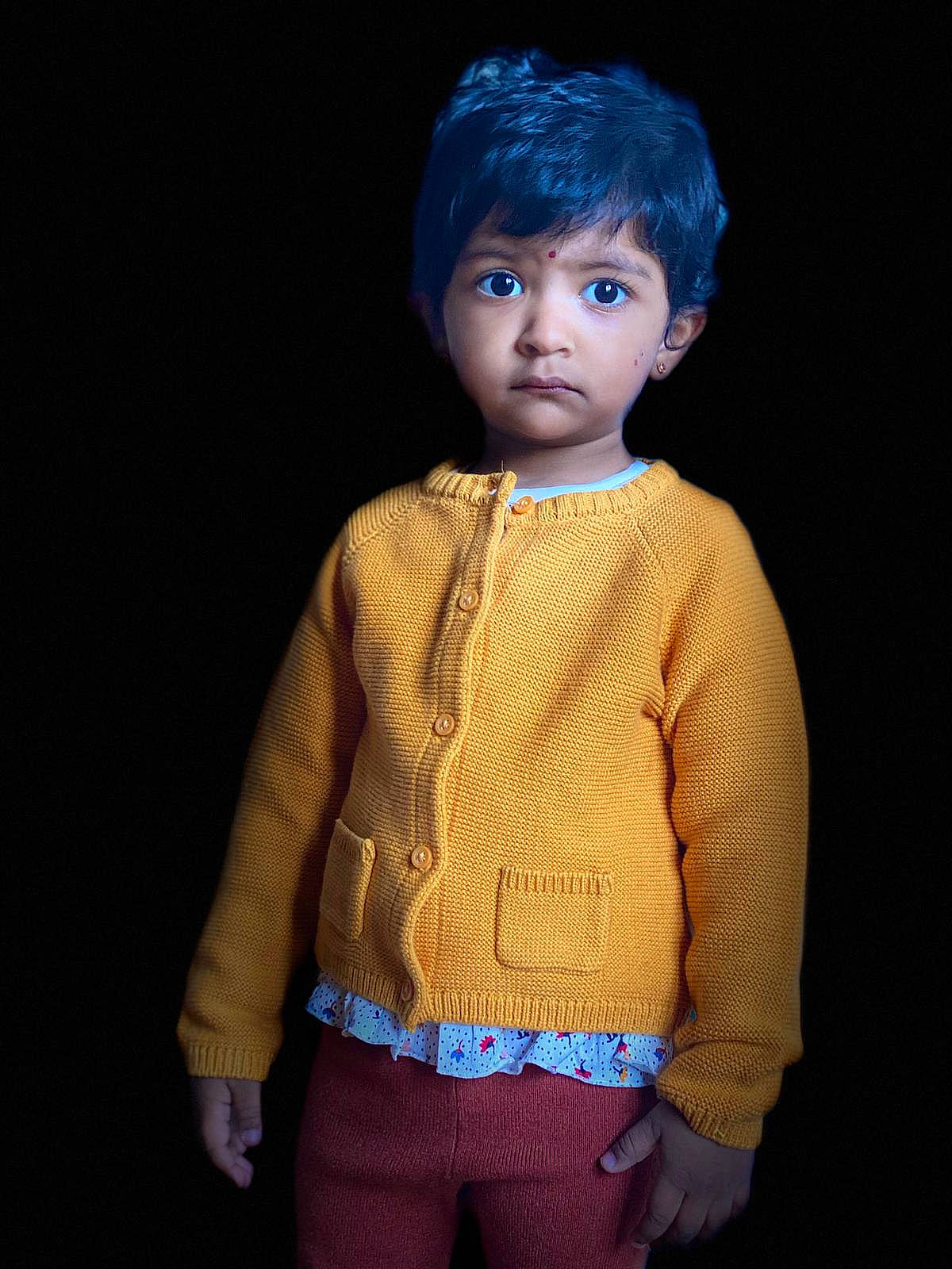 Néha participe au concours pour gagner de l'argent avec cette photo : art, baby_toddler_clothing, brown_hair, doll, electric_blue, eyelash, fashion_design, fur, hair, neck, outerwear, pattern, person, sleeve, t_shirt, textile, toy, waist, wig, wool