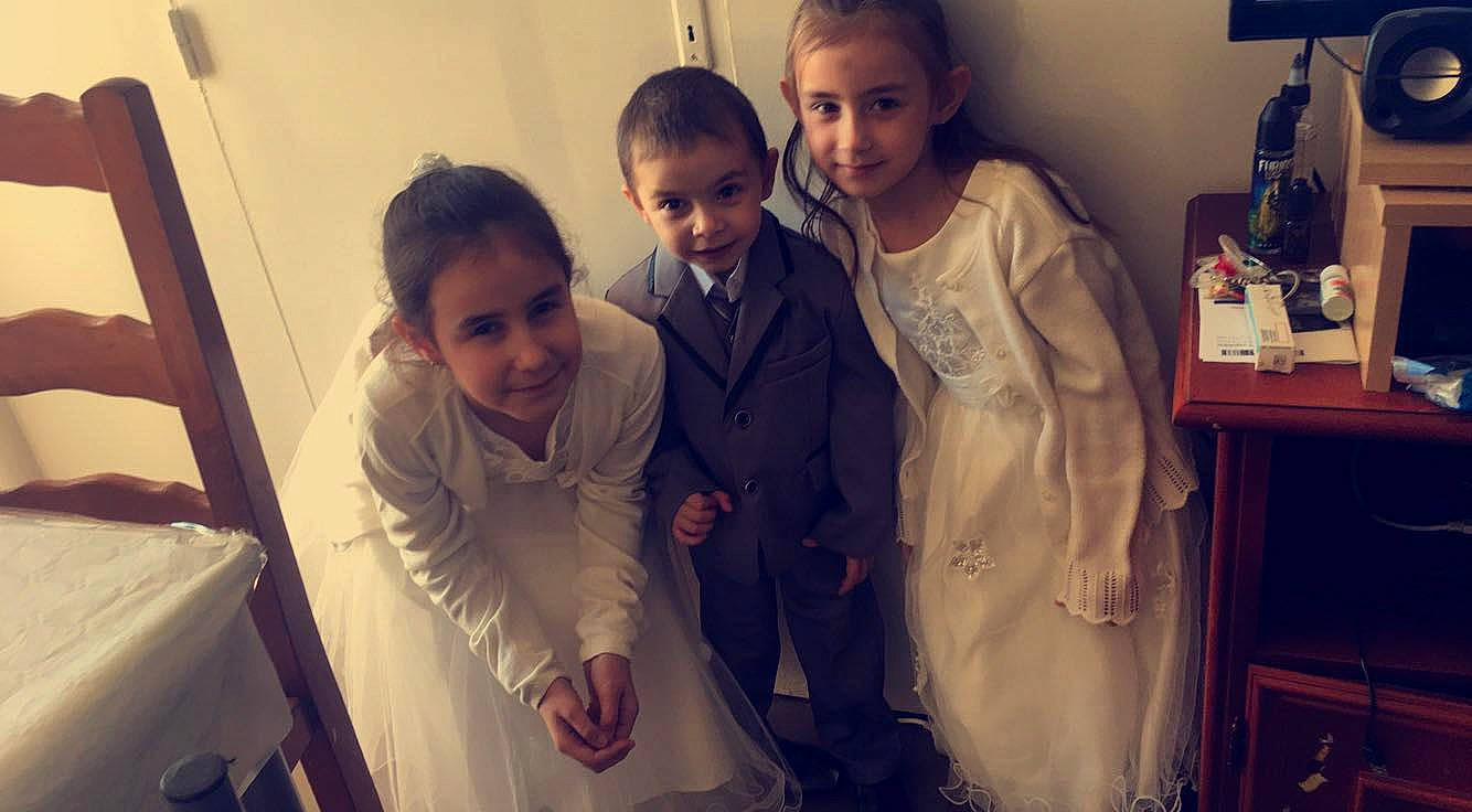 Lorenzo participe au concours pour gagner de l'argent avec cette photo : child, family, joy, person, smile