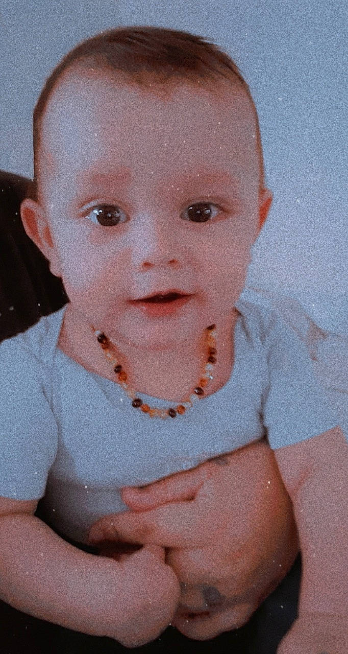 Adam participe au concours pour gagner de l'argent avec cette photo : baby, baby_toddler_clothing, cheek, chest, child, chin, ear, eye, eyebrow, eyelash, finger, forehead, iris, lip, muscle, neck, organ, person, skin, toddler