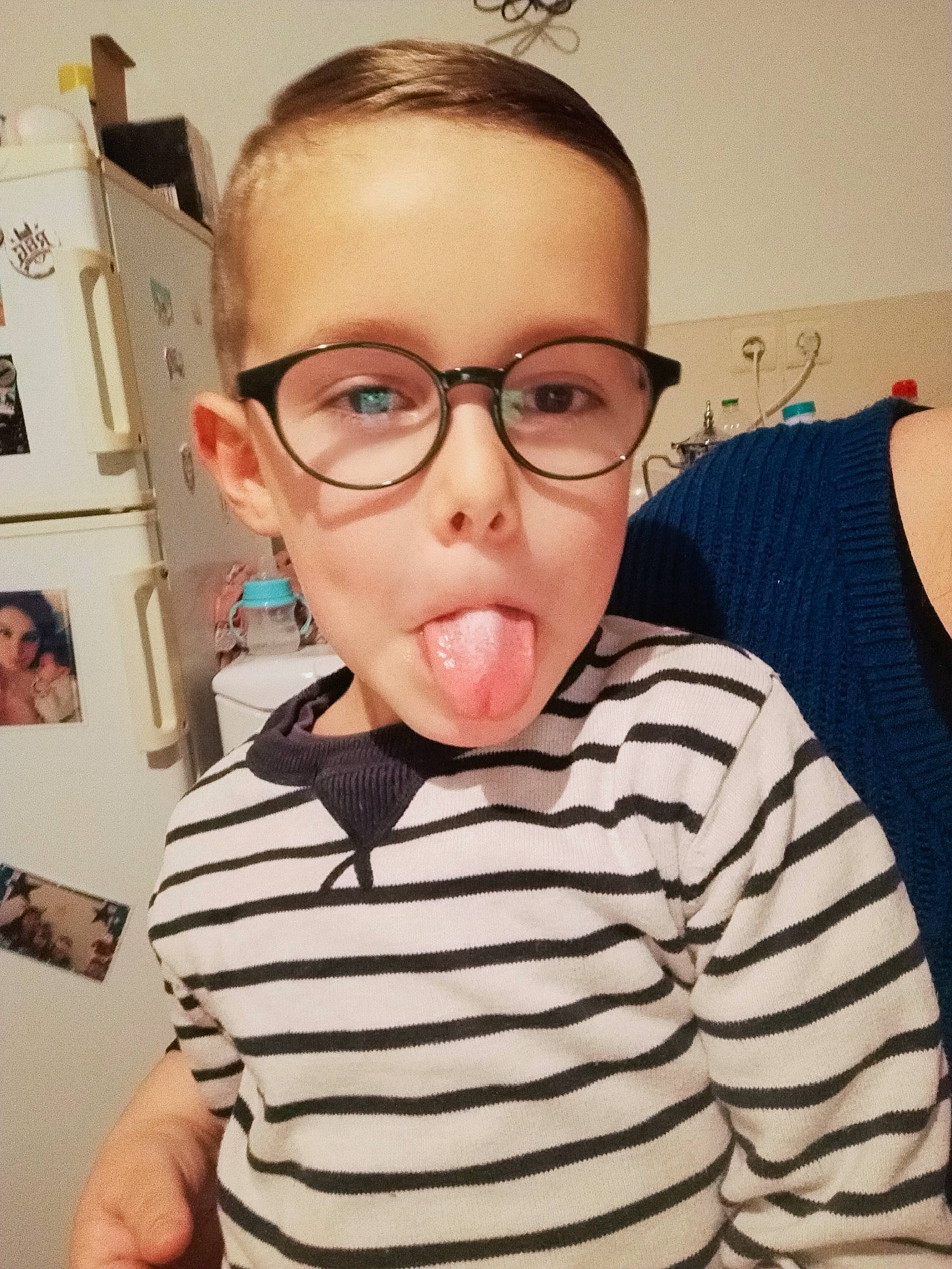 Timéo a rejoint le concours — aidez-le/la à gagner de superbes lots ! active_shirt, baby, baby_toddler_clothing, cheek, cool, curious, eye_glass_accessory, eyelash, eyewear, forehead, long_sleeved_t_shirt, neck, person, selfie, shirt, sleeve, sweater, t_shirt, tongue, top
