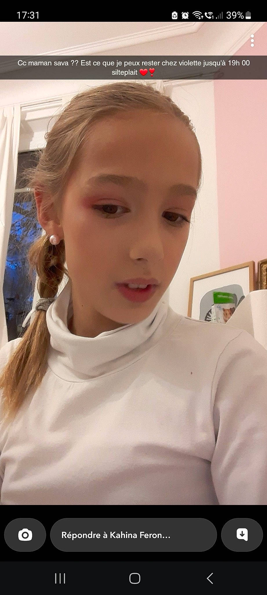 Kahina a rejoint le concours — aidez-le/la à gagner de superbes lots ! brown_hair, cheek, chest, chin, curtain, dress_shirt, ear, eyebrow, eyelash, forehead, hair_coloring, happy, jaw, lip, neck, nose, person, portrait_photography, sleeve, t_shirt