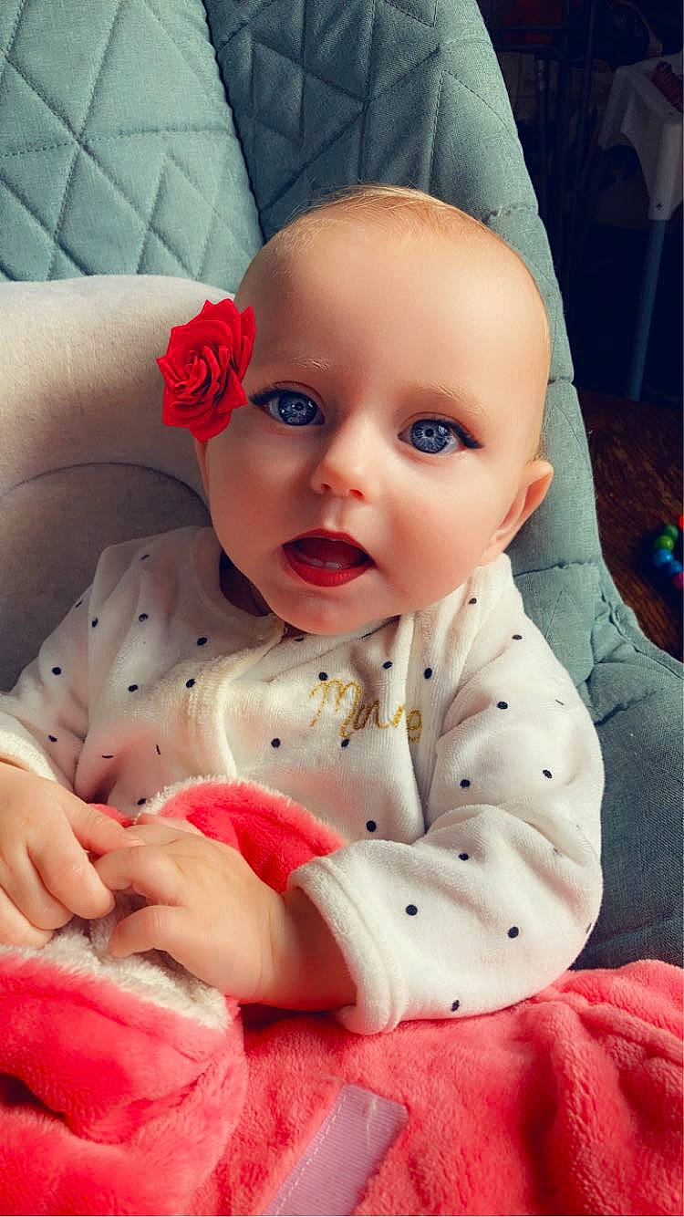 Maëlys participe au concours pour gagner de l'argent avec cette photo : baby, cheek, child, eye, face, head, lip, mouth, nose, person, skin, toddler