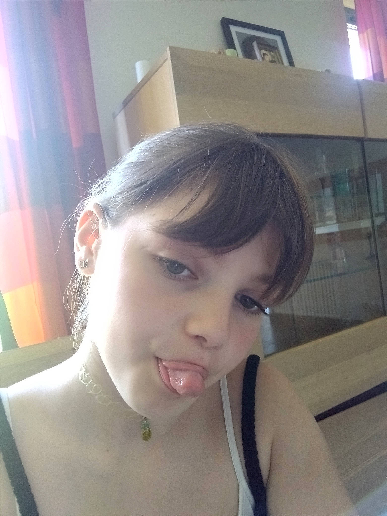 Alycia participe au concours pour gagner de l'argent avec cette photo : active_tank, bangs, black_hair, blond, chest, chin, ear, eyebrow, eyelash, forehead, jaw, lip, long_hair, mouth, neck, nose, person, selfie, shoulder, skin