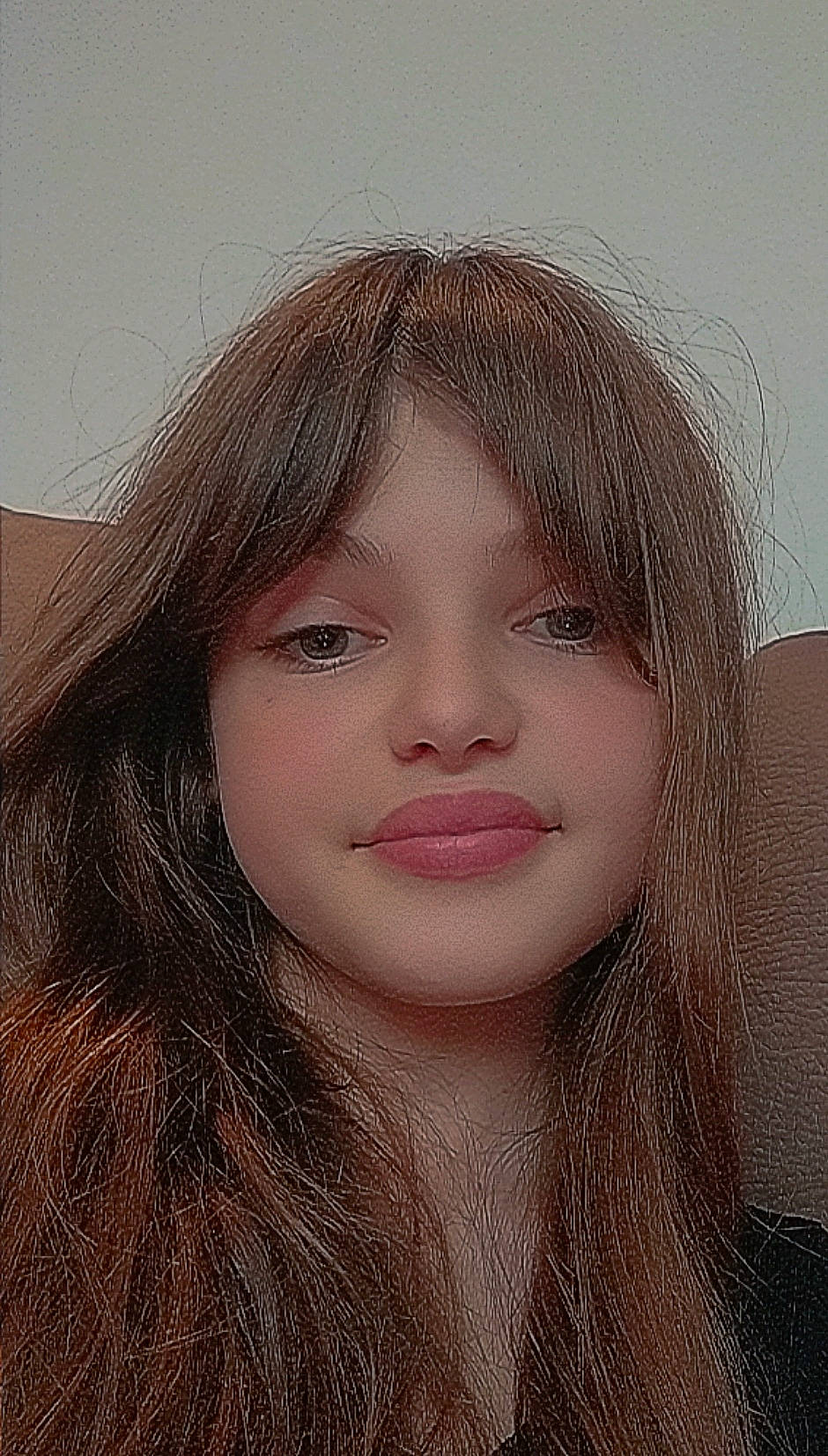 Alycia a rejoint le concours — aidez-le/la à gagner de superbes lots ! art, bangs, brown_hair, cheek, eyebrow, eyelash, flash_photography, illustration, iris, jaw, layered_hair, lip, long_hair, makeover, nose, paint, painting, person, smile, step_cutting