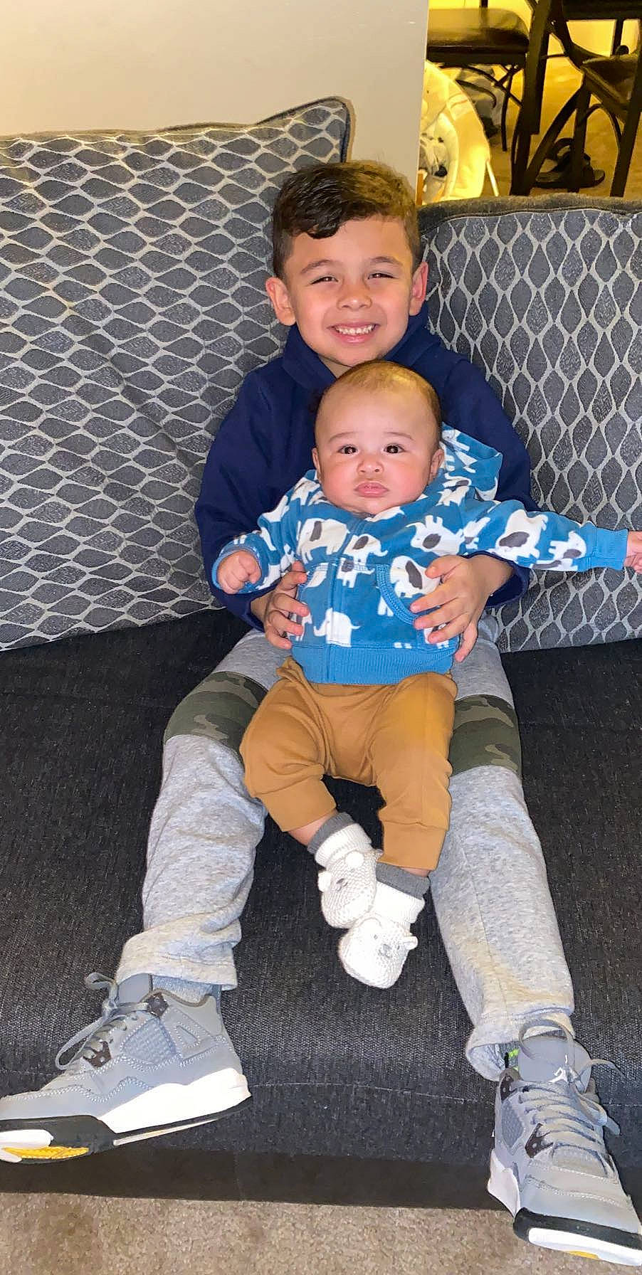 Thiago is registered to the contest to win money with this photo: baby, child, joy, person, sitting, smile, toddler