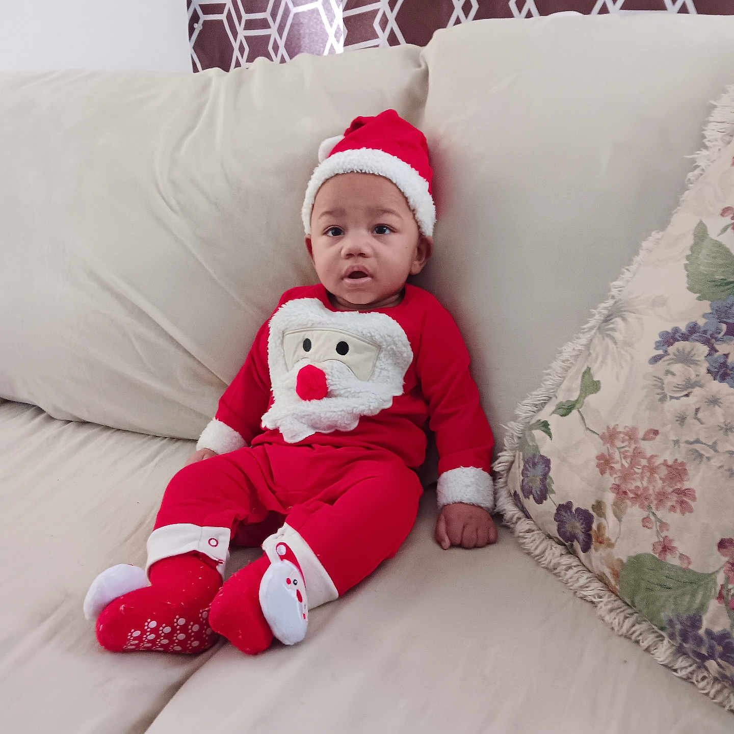 Alante is registered to the contest to win money with this photo: architecture, baby, bed, bodypart, building, clothing, couch, cushion, face, finger, furniture, hand, hat, head, homedecor, indoors, livingroom, person, photography, portrait