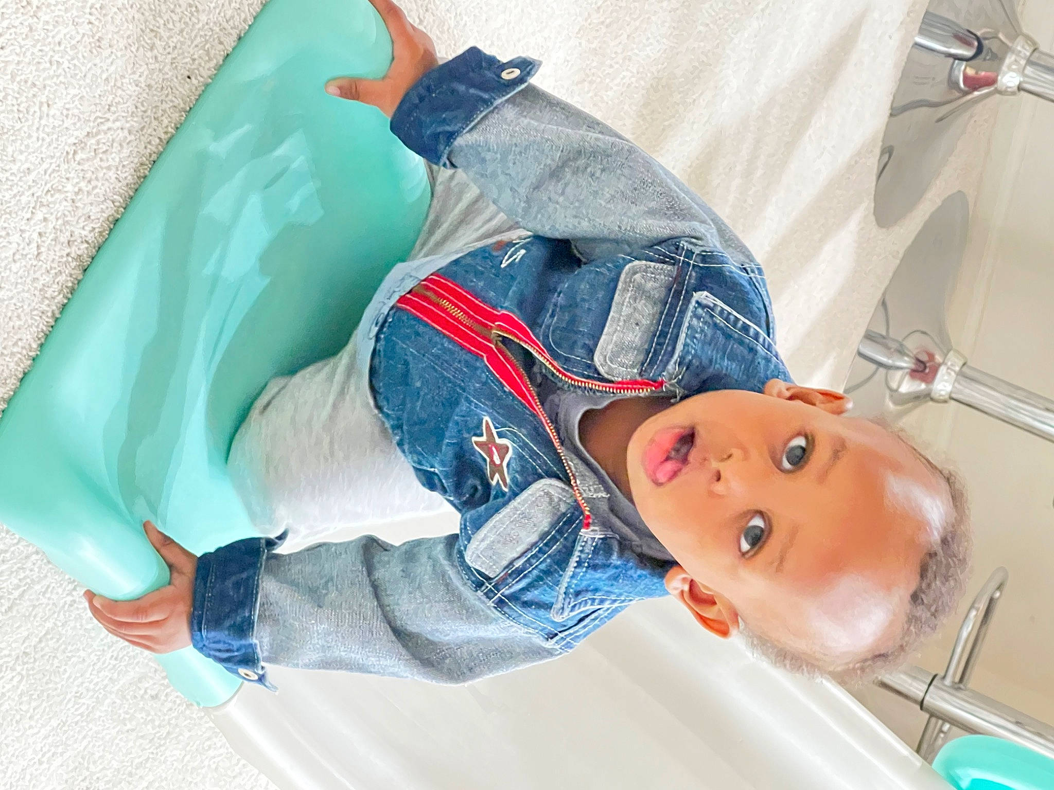 Kylian is registered to the contest to win money with this photo: baby, baby_products, baby_toddler_clothing, child, comfort, denim, electric_blue, fashion_accessory, person, personal_protective_equipment, sleeve, surprise, toddler