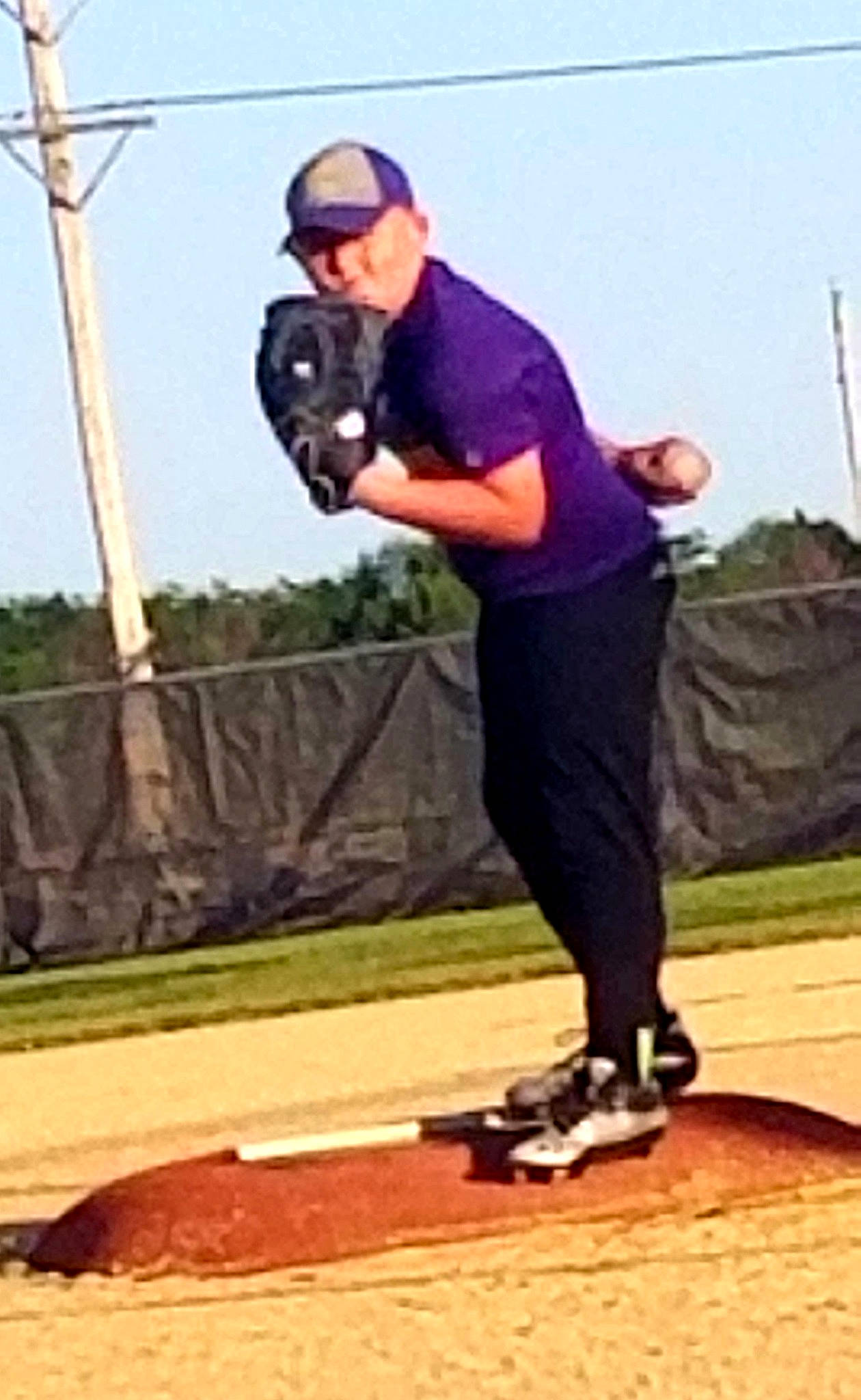 Paytan is registered to the contest to win money with this photo: baseball_equipment, baseball_field, baseball_player, baseball_positions, intramural_softball, person, pitch, recreation, sport_venue, sports, sports_equipment