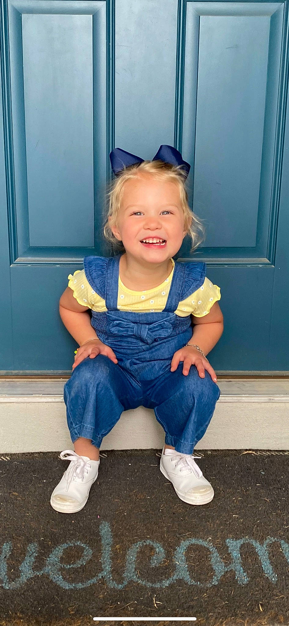 Masyn is registered to the contest to win money with this photo: azure, baby_toddler_clothing, blue, cheek, child, dress, electric_blue, eye, flash_photography, happy, hat, human_body, human_leg, iris, joy, knee, person, shoe, sleeve, smile
