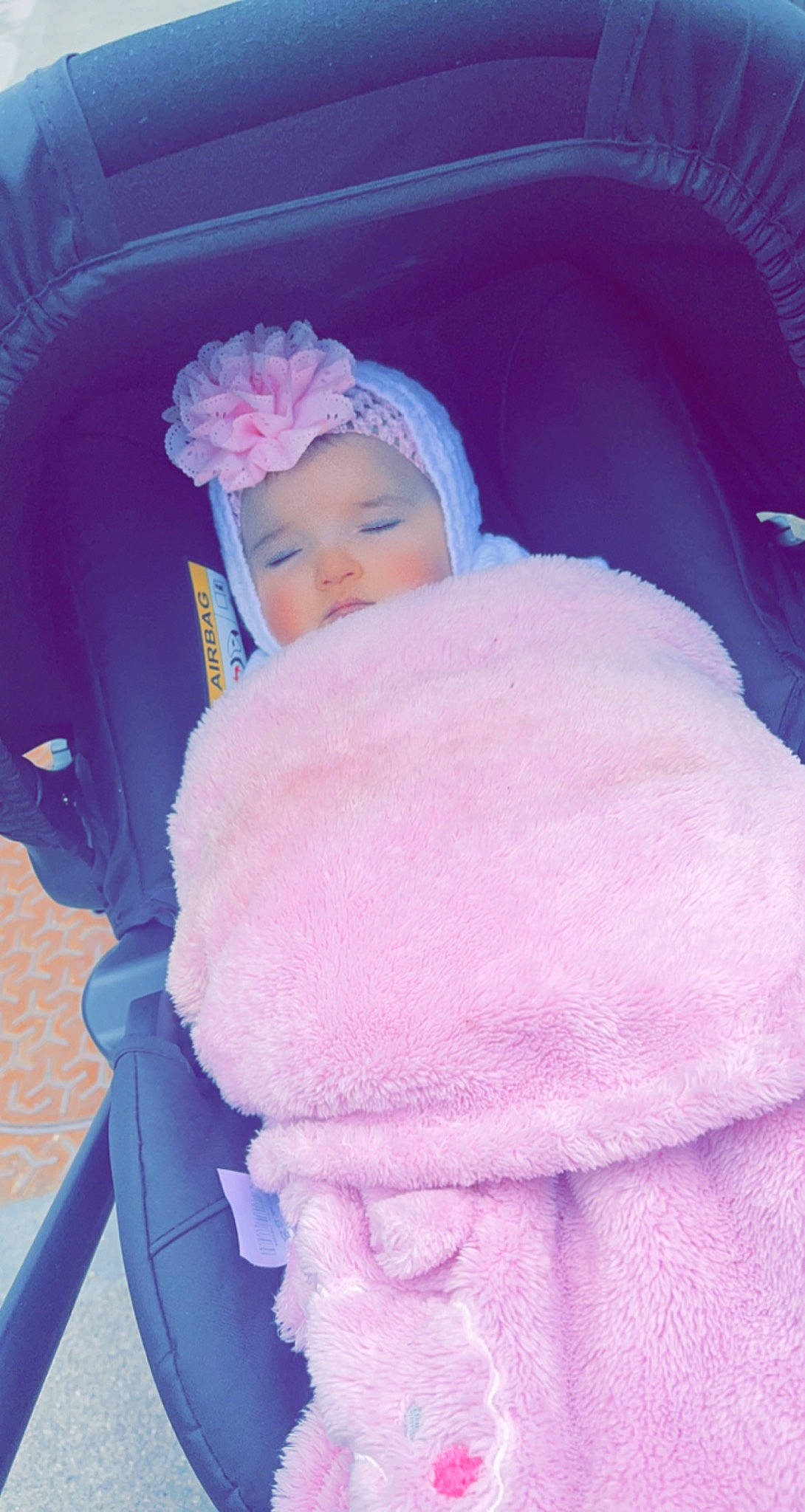 Louna a rejoint le concours — aidez-le/la à gagner de superbes lots ! baby, baby_products, baby_sleeping, baby_toddler_clothing, blue, cap, cheek, child, comfort, electric_blue, headgear, headwear, knit_cap, magenta, outerwear, person, pink, purple, skin, textile