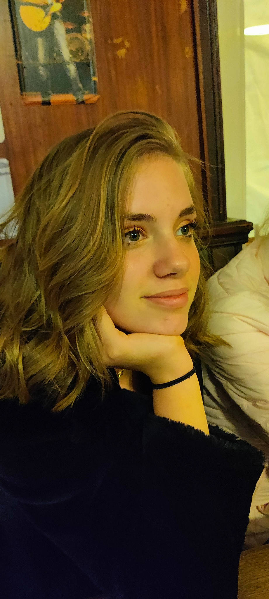 Chelsea participe au concours pour gagner de l'argent avec cette photo : black_hair, cheek, comfort, eye, eyebrow, eyelash, flash_photography, forehead, gesture, iris, jaw, joy, layered_hair, lip, makeover, mouth, neck, nose, person, selfie