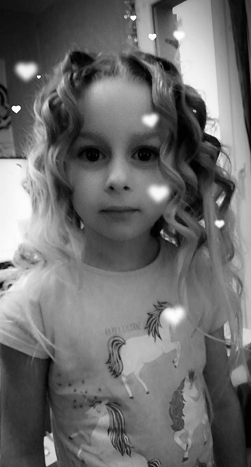 Lucie participe au concours pour gagner de l'argent avec cette photo : baby_toddler_clothing, child, child_model, eyebrow, eyelash, forehead, hair_accessory, hairstyle, iris, person, portrait_photography, ringlet, style, toddler