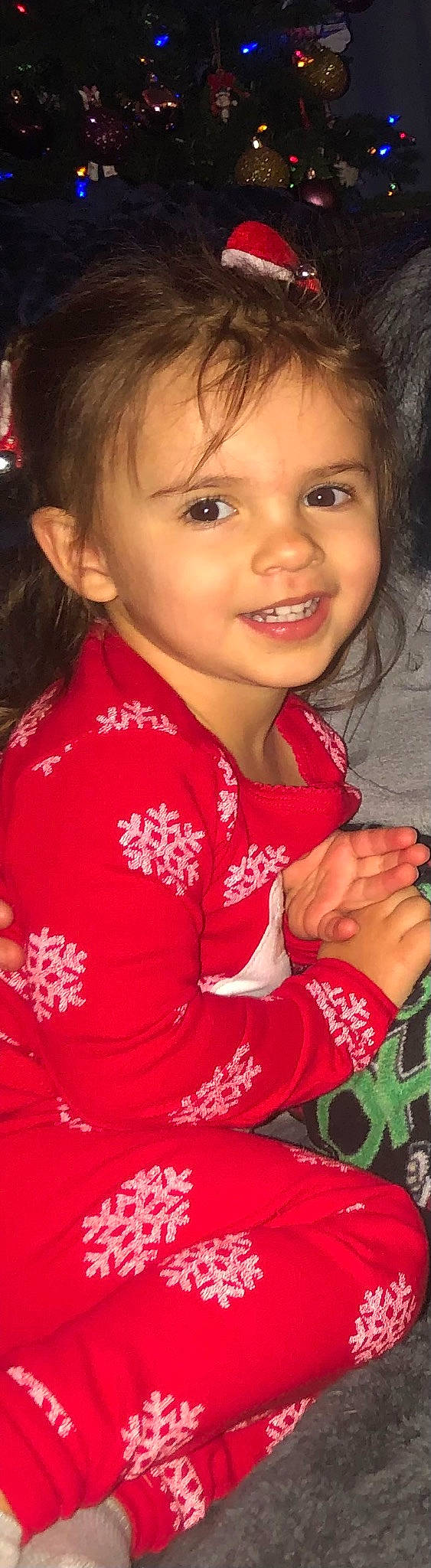 Avyahna is registered to the contest to win money with this photo: arm, cheek, chin, cool, eye, face, facial_expression, finger, gesture, hair, hairstyle, happy, head, iris, joy, lip, nose, person, pink, skin