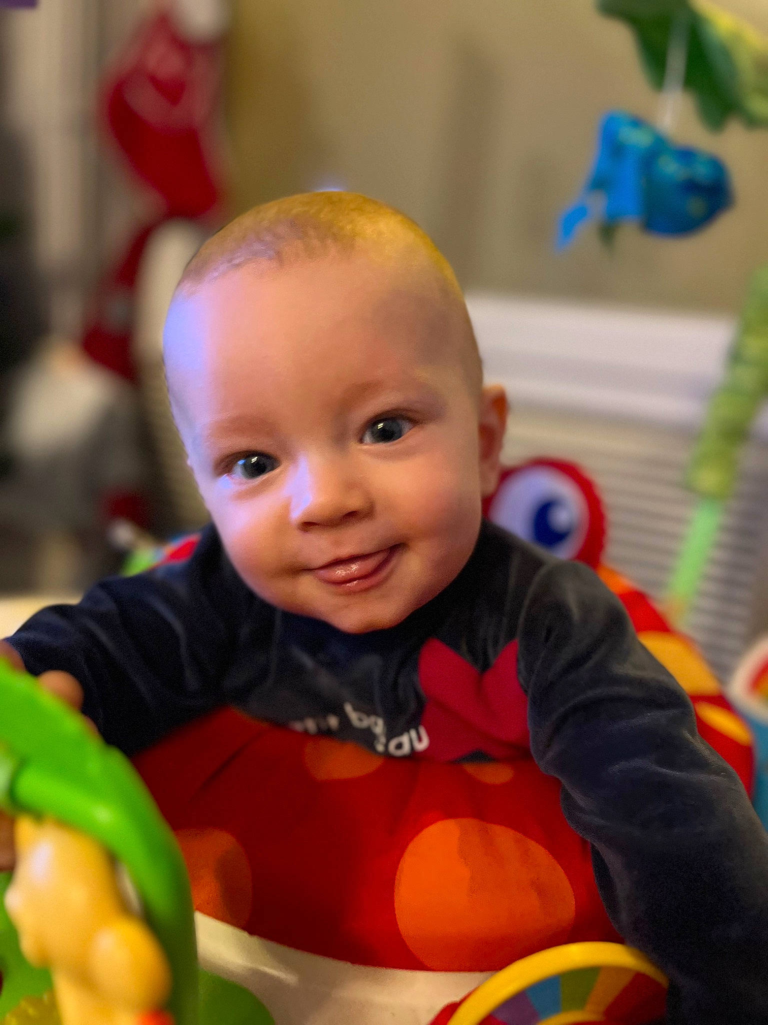 Gabin participe au concours pour gagner de l'argent avec cette photo : baby, baby_playing_with_toys, baby_products, baby_toys, cheek, child, eye, facial_expression, fun, happy, head, iris, joy, leisure, nose, person, play, skin, smile, standing