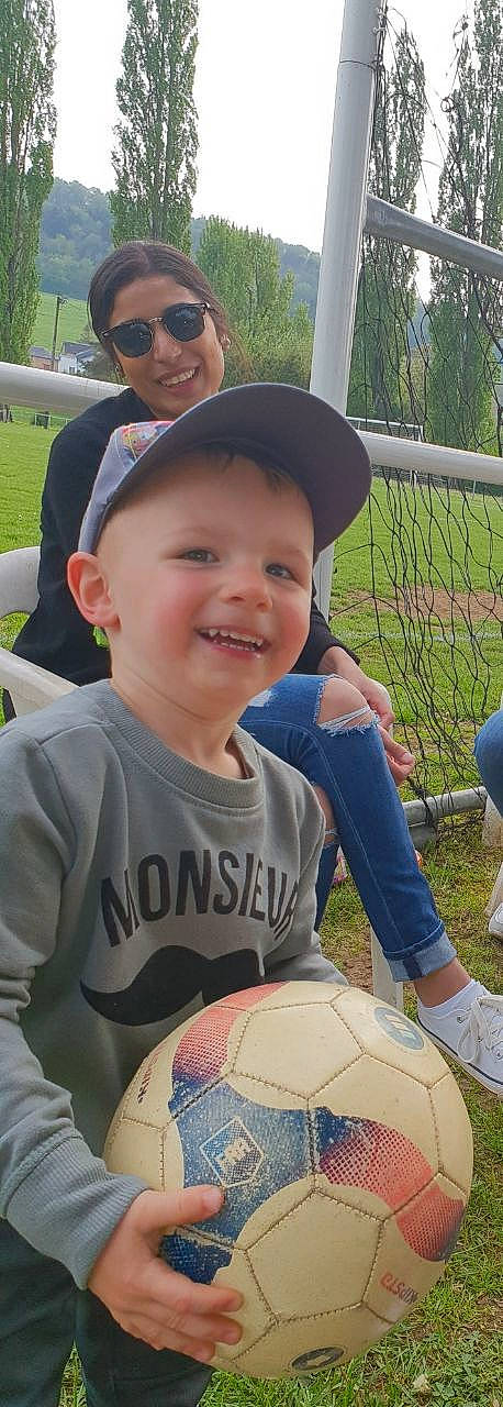 Timaë participe au concours pour gagner de l'argent avec cette photo : child, cool, fun, headgear, joy, person, play, smile, summer, toddler