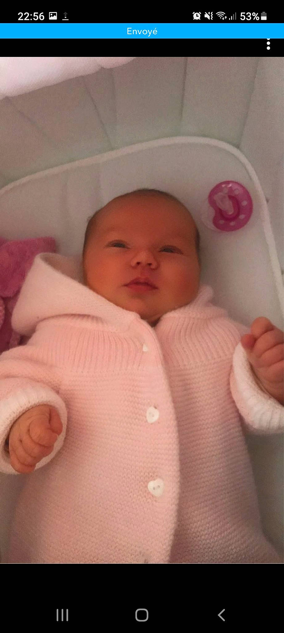 Julia participe au concours pour gagner de l'argent avec cette photo : baby, baby_safety, baby_sleeping, bathtub, cheek, chin, comfort, facial_expression, finger, infant_bed, lip, mammal, mouth, nose, organ, person, pink, product, skin, textile