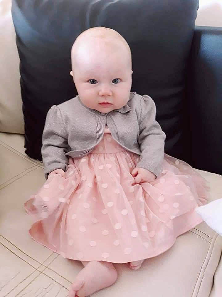 Juliana participe au concours pour gagner de l'argent avec cette photo : child, girl, infant, person, pink, product, toddler