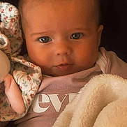 Gabrielle a rejoint le concours — aidez-le/la à gagner de superbes lots ! baby, blanket, child, closeup, clothing, comfort, cute, expression, eyes, face, head, holding, indoor, infant, plush_toy, portrait, skin, soft_texture, warm, young