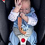 Gabrielle participe au concours pour gagner de l'argent avec cette photo : baby, infant, car_seat, safety_harness, pacifier, denim, floral_pattern, child, cute, hand, face, clothing, seatbelt, straps, young_child, portrait, indoor, person, blue, pink