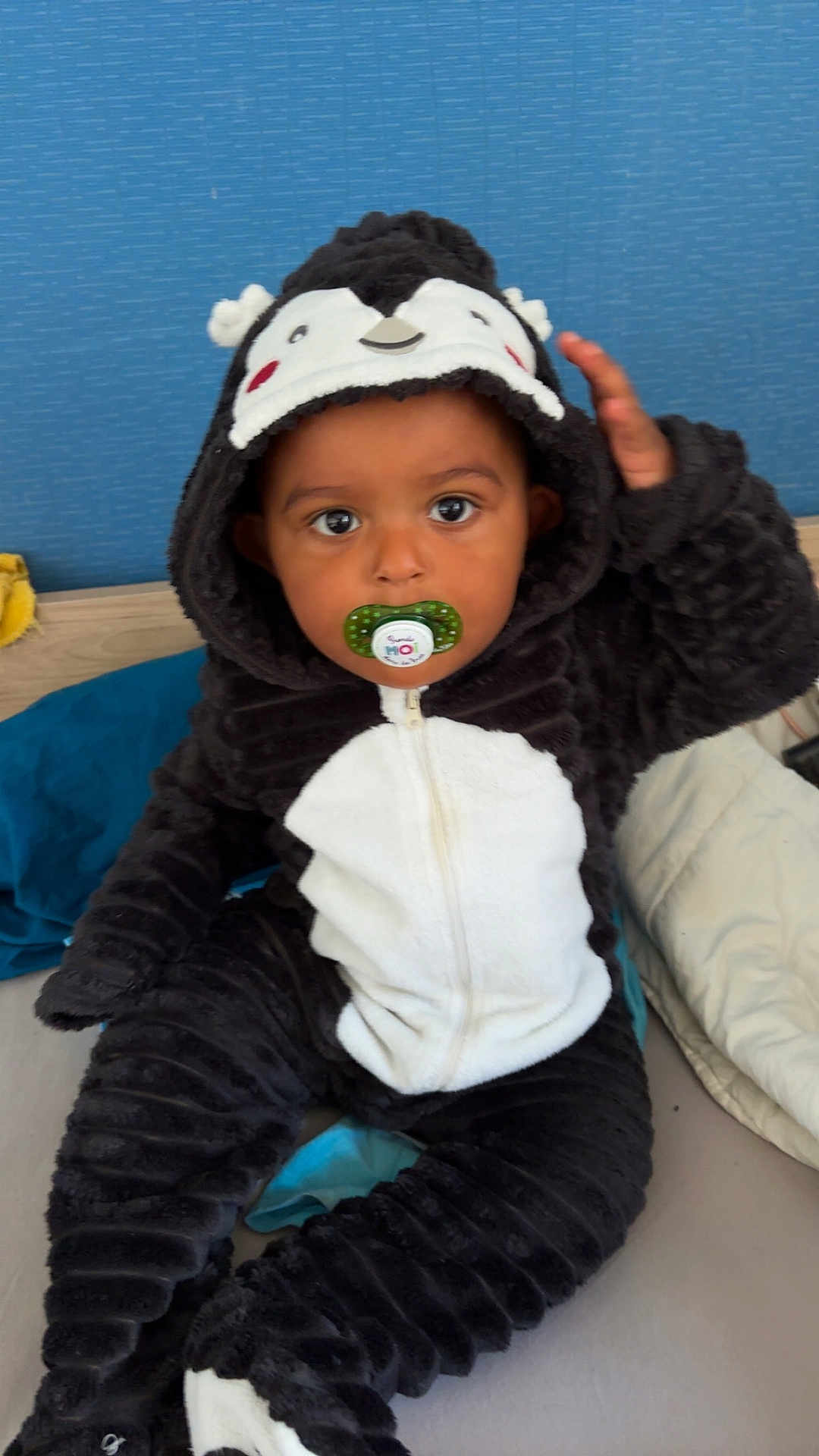 Oweynn participe au concours pour gagner de l'argent avec cette photo : toddler, child, pacifier, onesie, hood, black_and_white, costume, bed, blue_background, beige_blanket, indoor, cute, sitting, face, hand, eyes, clothing, soft, plush, portrait