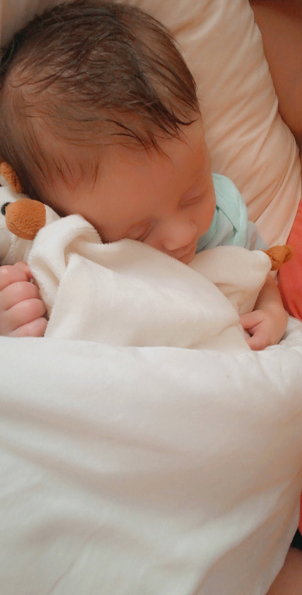 Rafaël a rejoint le concours — aidez-le/la à gagner de superbes lots ! baby, baby_sleeping, bedtime, birth, cheek, child, childbirth, hand, nap, person, skin, sleep, toddler