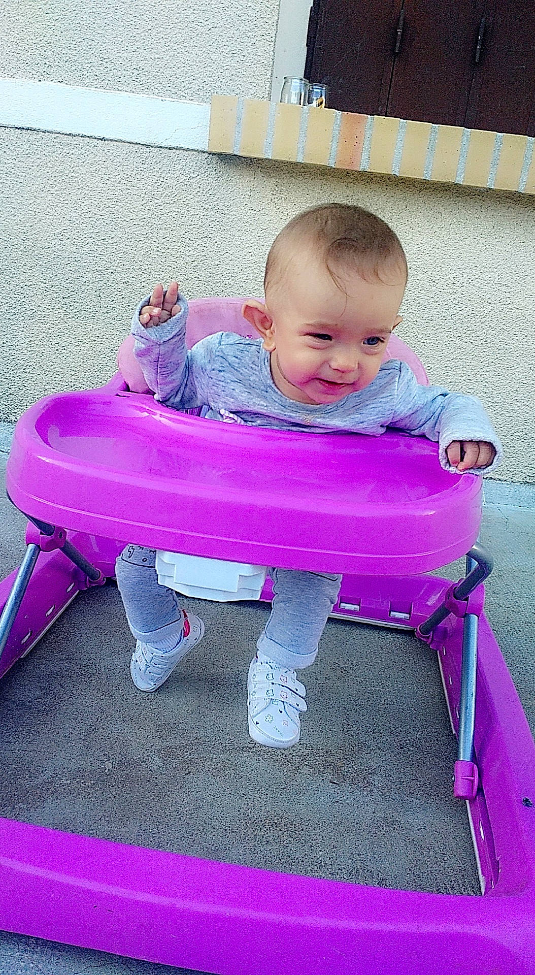 Victoire participe au concours pour gagner de l'argent avec cette photo : baby, child, magenta, person, pink, play, product, purple, sitting, smile, toddler