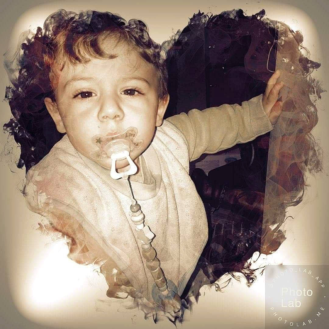 Elyo participe au concours pour gagner de l'argent avec cette photo : child, girl, hairstyle, person, portrait, portrait_photography, smile, toddler