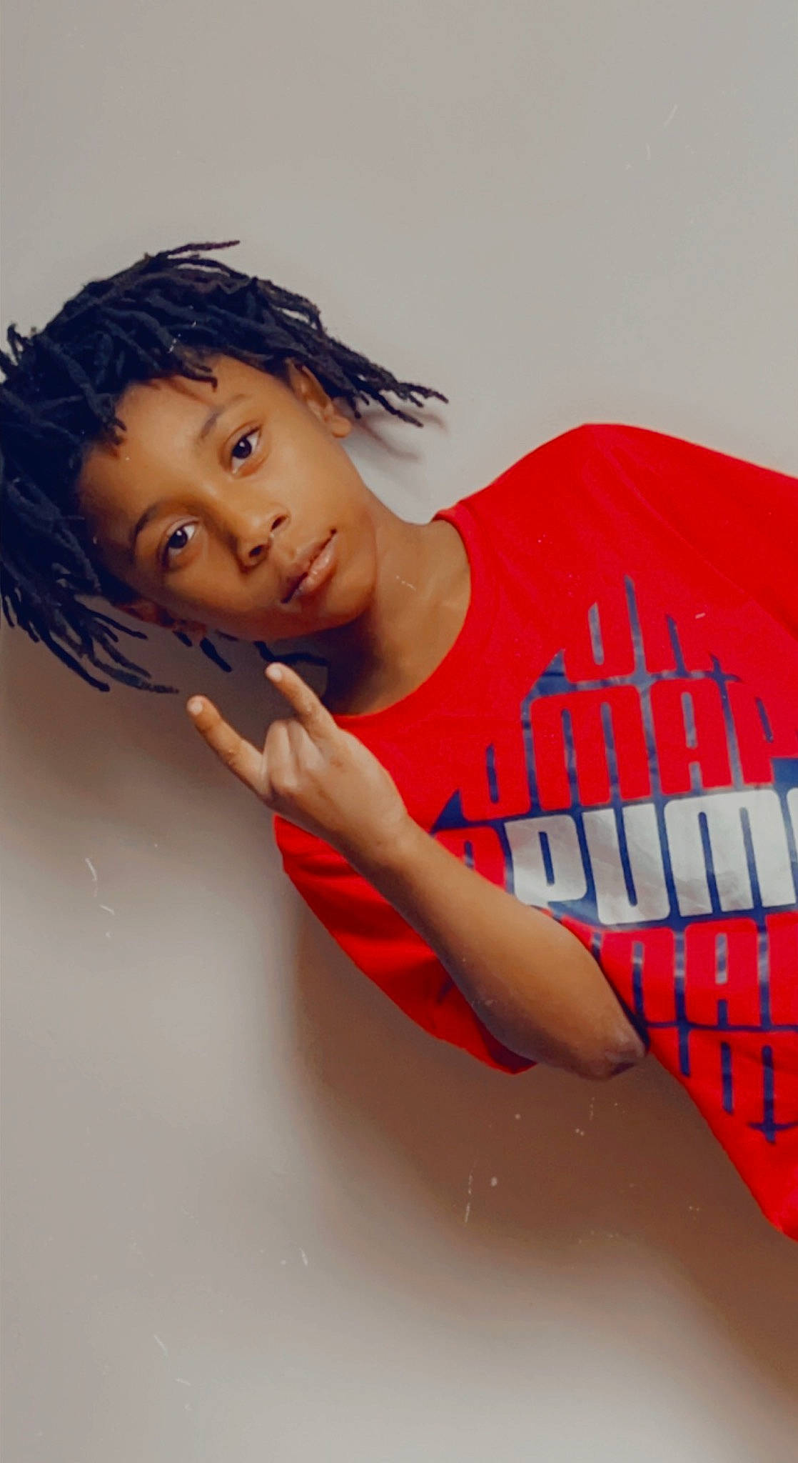 Davion is registered to the contest to win money with this photo: arm, art, black_hair, dress, elbow, electric_blue, eye, fashion_design, flash_photography, gesture, happy, human_leg, lip, neck, person, skin, sleeve, sportswear, t_shirt, thigh