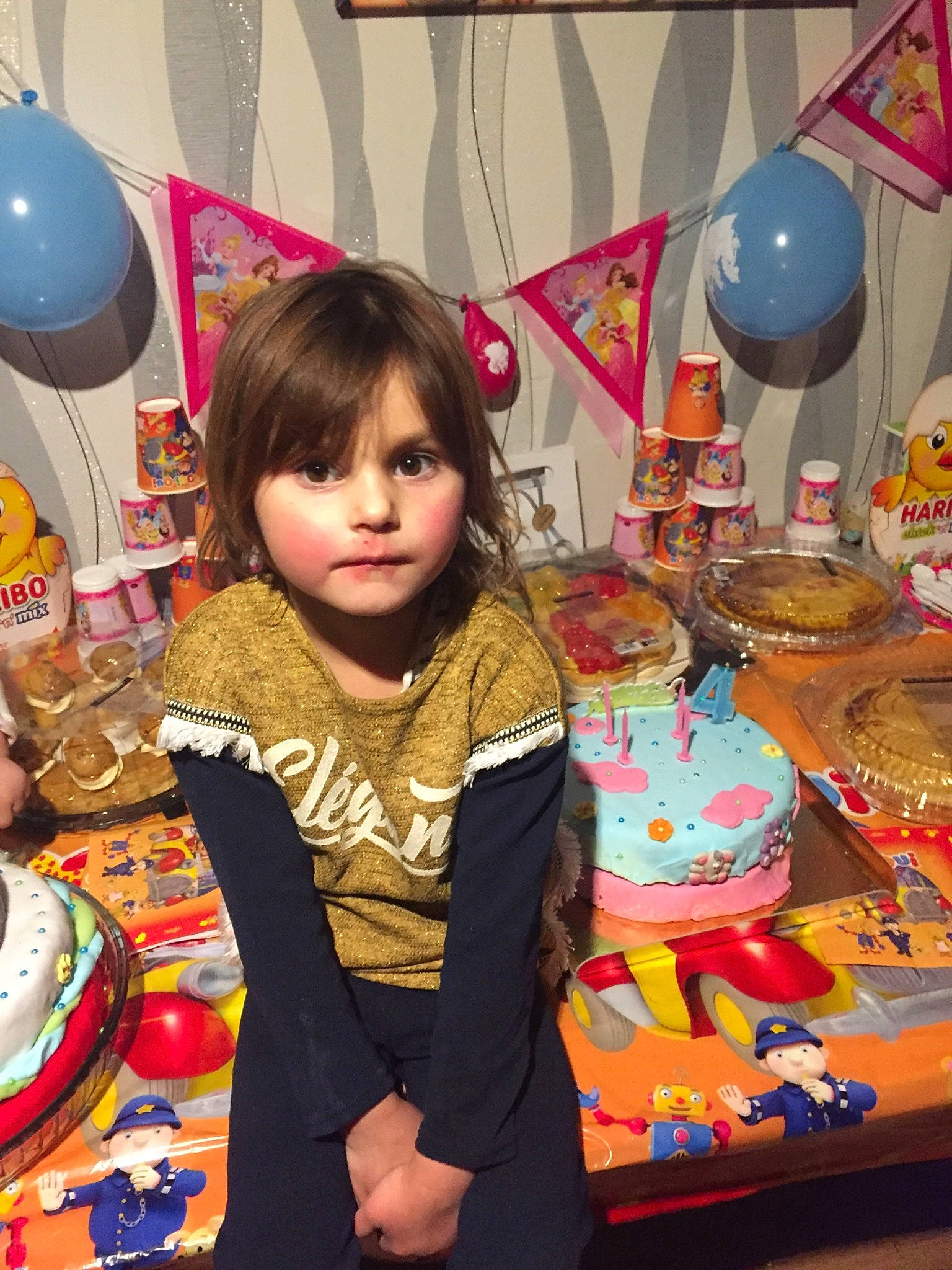 Chelesa participe au concours pour gagner de l'argent avec cette photo : birthday, child, fun, party, person, play, room, toddler, toy