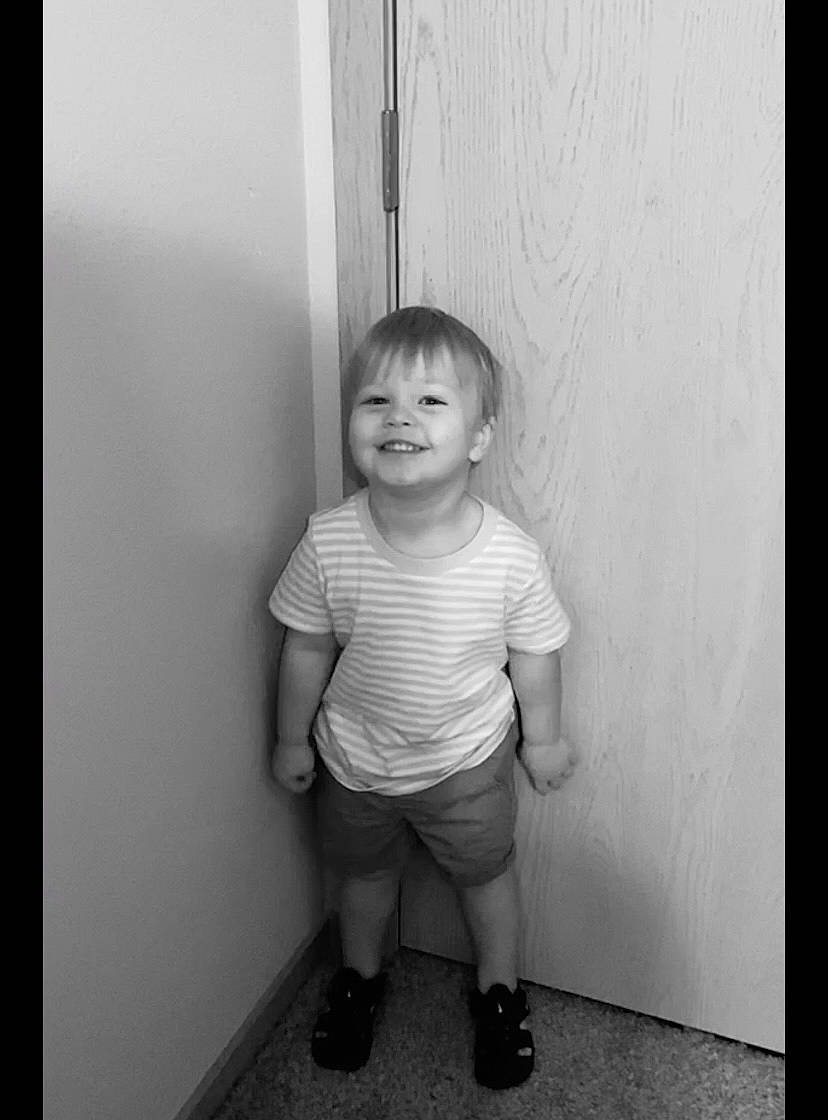 Rayden is registered to the contest to win money with this photo: black_and_white, child, elbow, facial_expression, flash_photography, fun, gesture, happy, human_body, joy, leg, line, monochrome, monochrome_photography, person, sandal, shorts, sleeve, smile, style