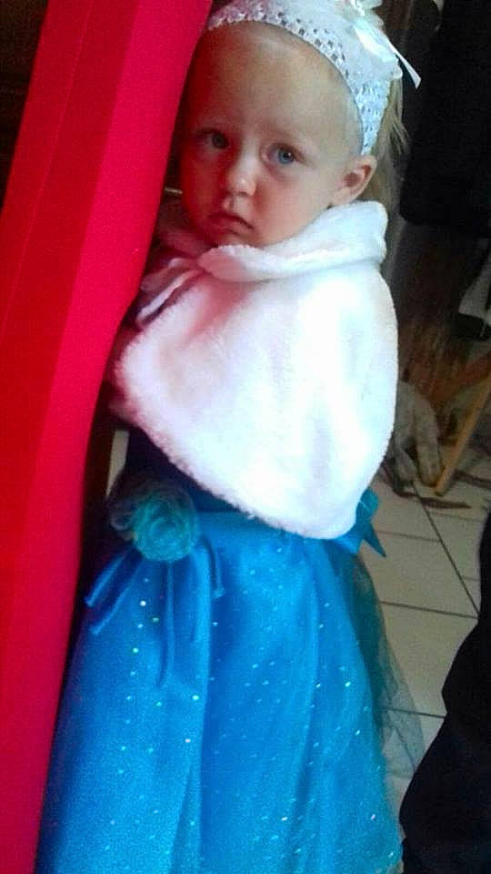 Jade participe au concours pour gagner de l'argent avec cette photo : blue, child, costume, fun, girl, head, human_hair_color, infant, iris, outerwear, person, product, skin, toddler