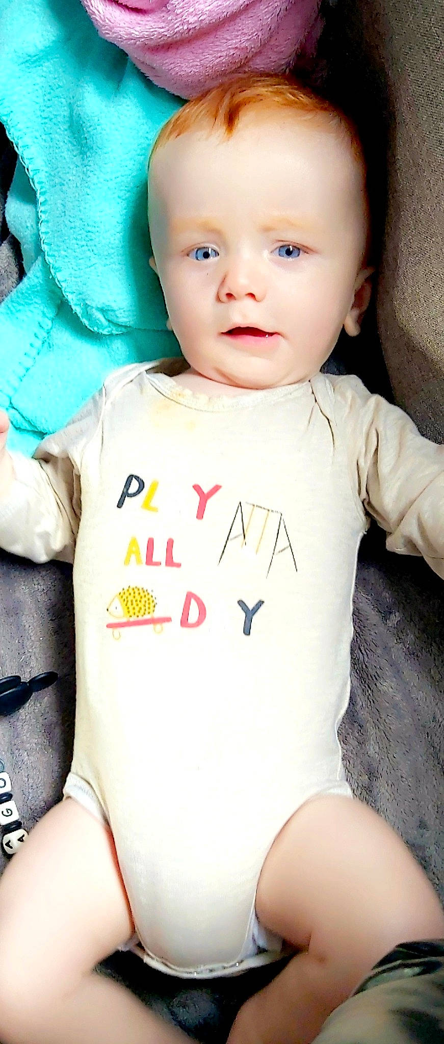 Thiago participe au concours pour gagner de l'argent avec cette photo : arm, blue, cheek, chin, eye, eyebrow, face, facial_expression, forehead, hair, head, joint, lip, mouth, neck, organ, person, product, skin, sleeve