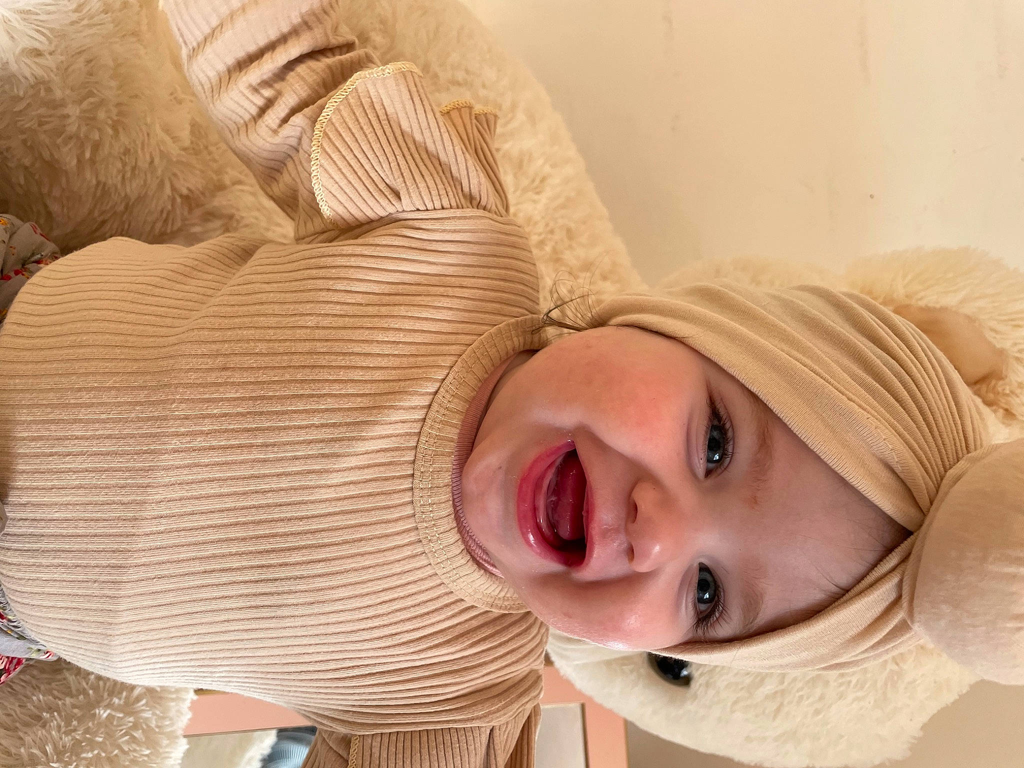 Ilyana a rejoint le concours — aidez-le/la à gagner de superbes lots ! cheek, dress, eye, eyebrow, eyelash, face, hair, happy, hat, head, headwear, human_body, iris, lip, mouth, nose, organ, person, skin, sleeve