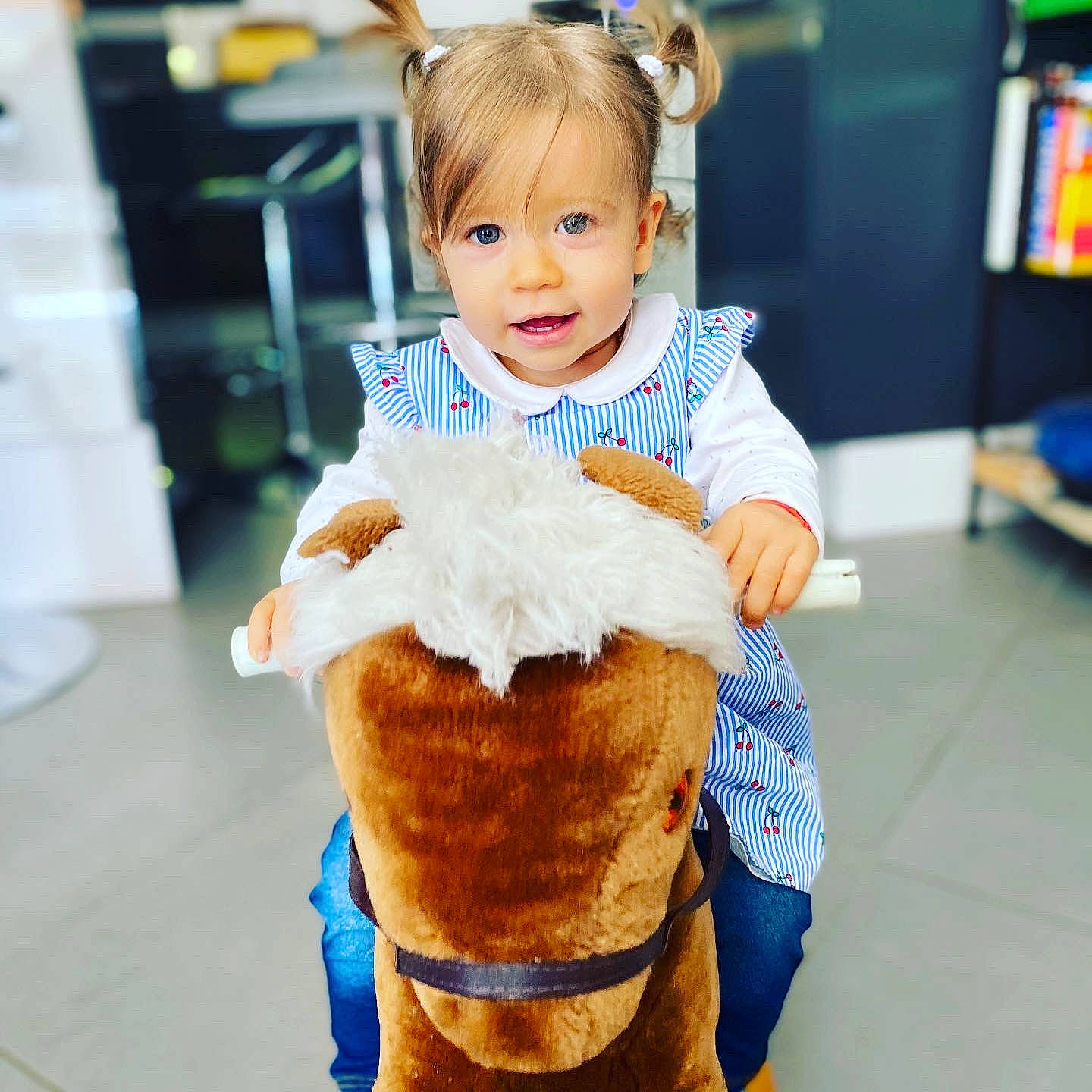 Naya participe au concours pour gagner de l'argent avec cette photo : baked_goods, child, cuisine, dessert, ear, food, happy, ice_cream, ice_cream_cone, person, smile, toddler