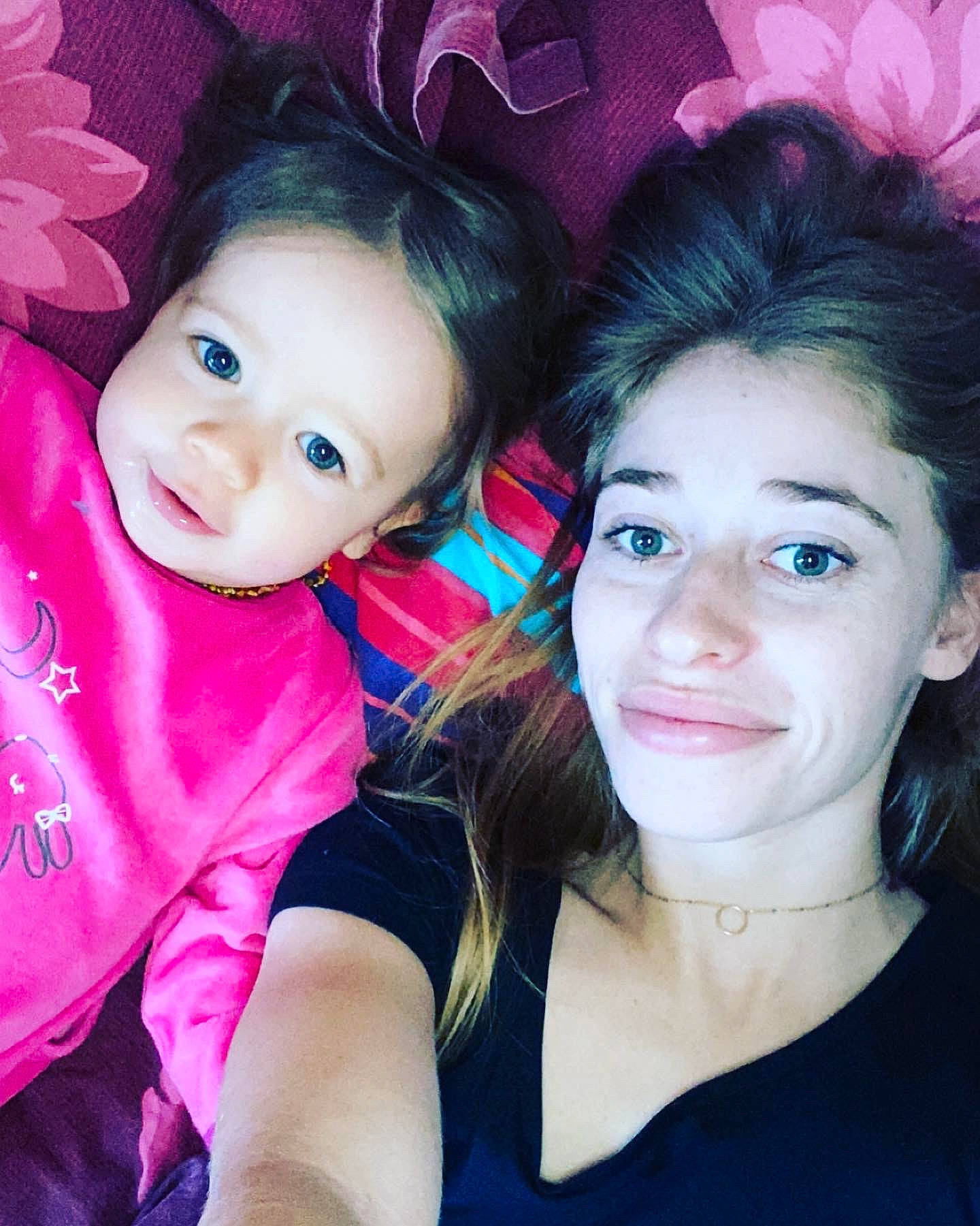 Naya a rejoint le concours — aidez-le/la à gagner de superbes lots ! beauty, black_hair, cheek, child, chin, eye, eyebrow, face, forehead, fun, hair, head, joy, lip, nose, people, person, pink, selfie, skin