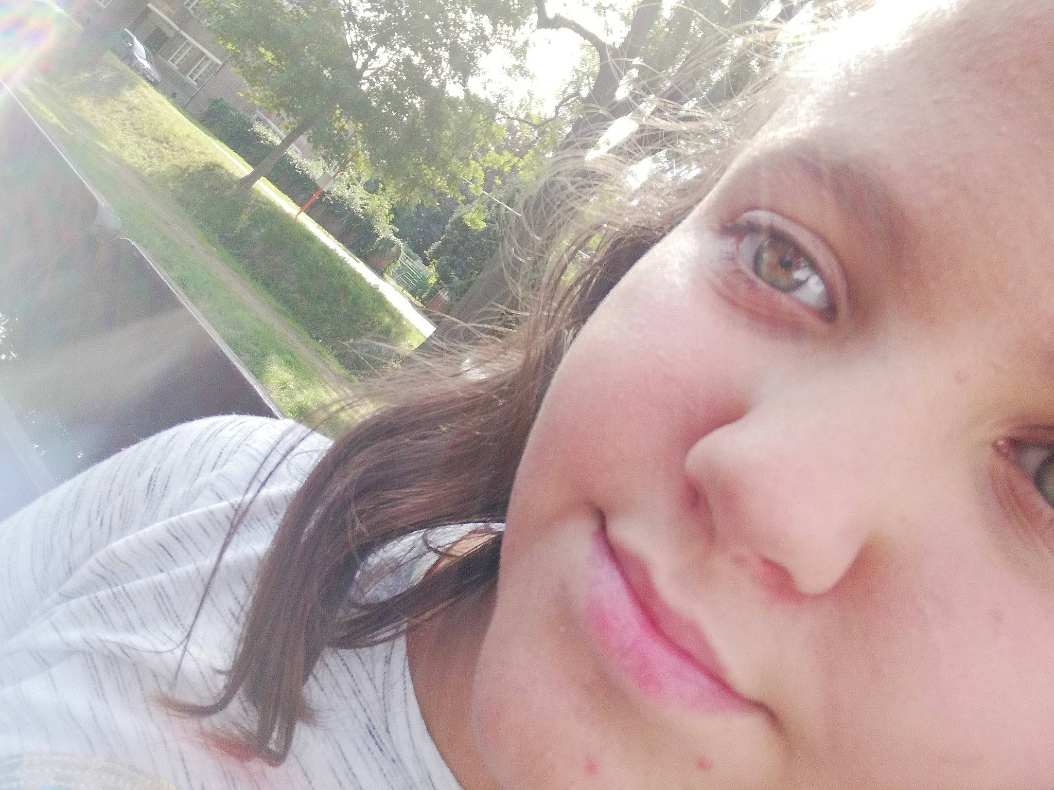 Malorie participe au concours pour gagner de l'argent avec cette photo : blond, cheek, chin, close_up, ear, eye, eyebrow, eyelash, face, forehead, girl, head, human_hair_color, lip, mouth, neck, nose, person, selfie, skin