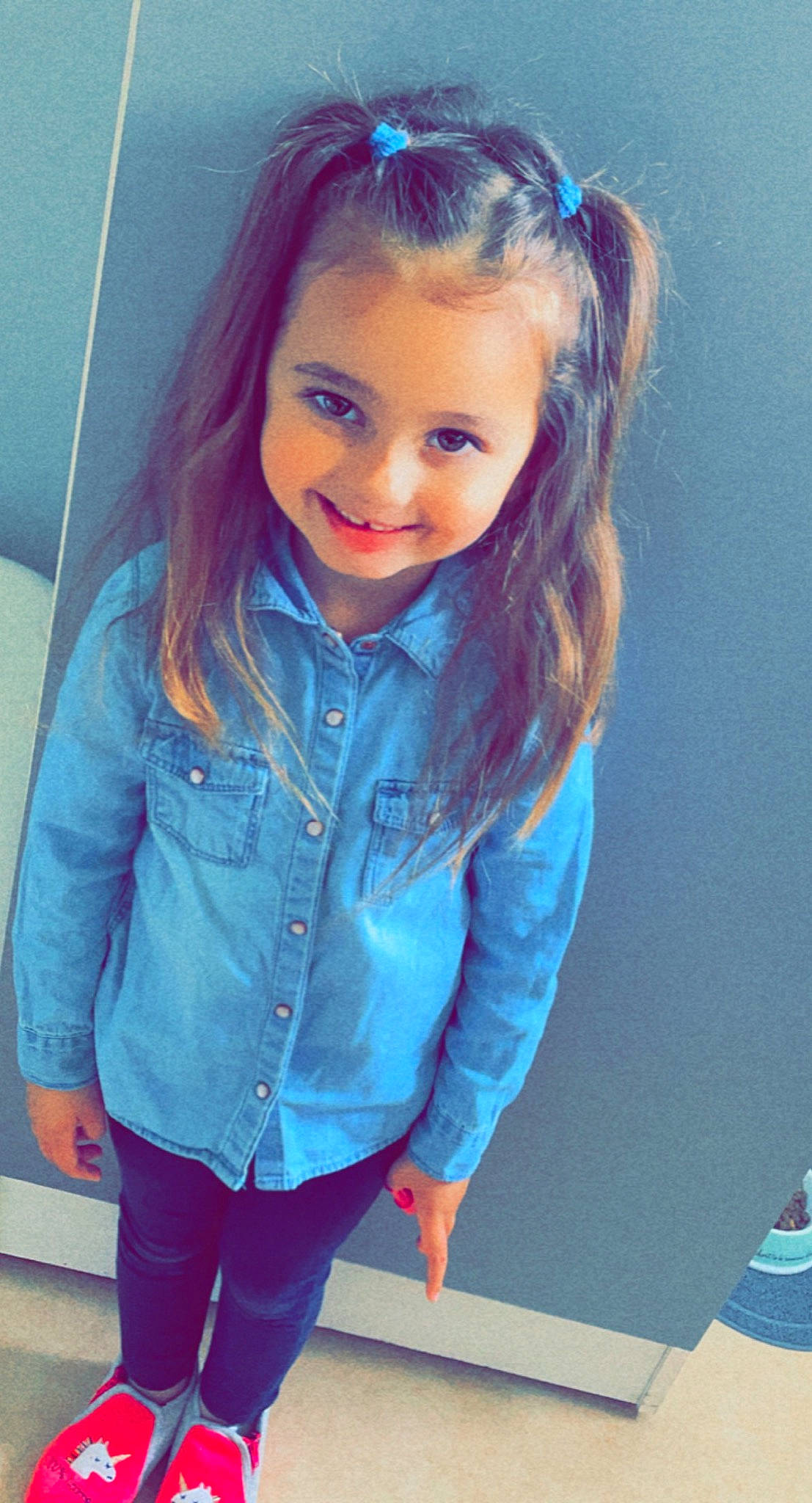 Léna a rejoint le concours — aidez-le/la à gagner de superbes lots ! azure, blue, cool, eye, eyebrow, face, facial_expression, flash_photography, hairstyle, happy, iris, joy, lip, mouth, neck, outerwear, person, shoulder, skin, sleeve