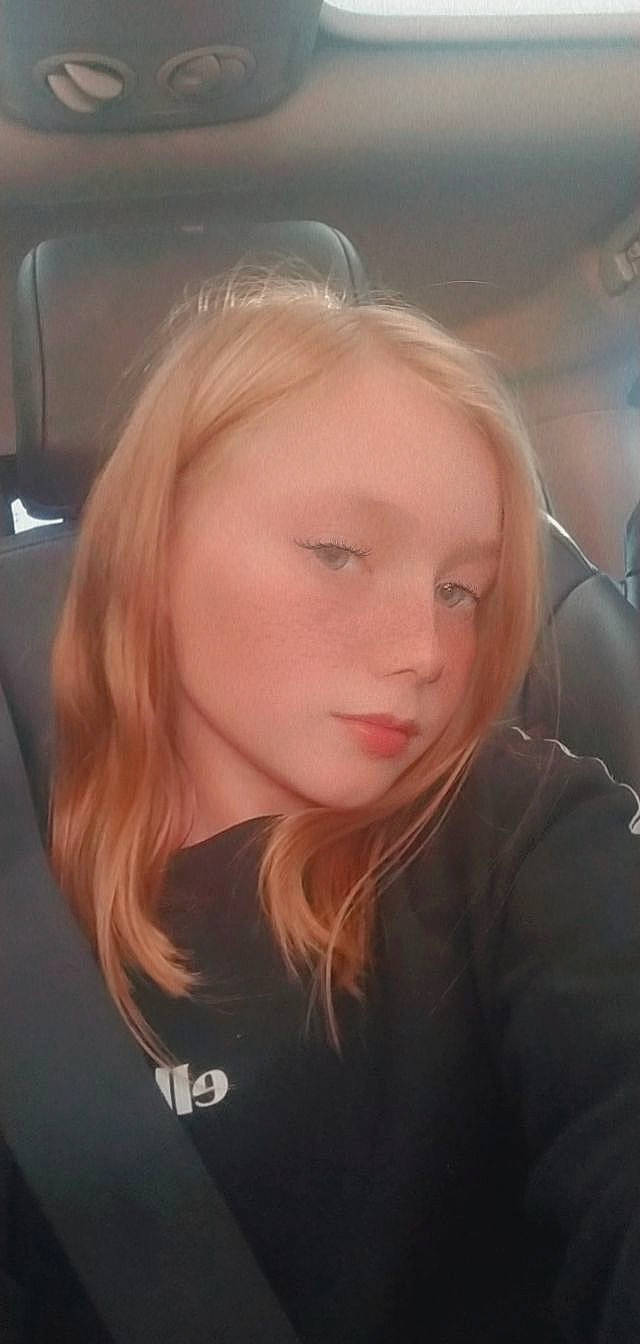 Maëlys a rejoint le concours — aidez-le/la à gagner de superbes lots ! auto_part, automotive_design, blond, brown_hair, cheek, chin, cool, eyebrow, eyelash, flash_photography, forehead, jaw, layered_hair, lip, long_hair, mouth, nose, person, street_fashion, tints_and_shades