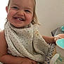 Lou participe au concours pour gagner de l'argent avec cette photo : toddler, child, smiling, happy, face, arm, table, cloth, bib, cup, sippy_cup, indoor, person, baby, cheerful, dining, young_child, skin, hand, expression