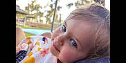 Lou a rejoint le concours — aidez-le/la à gagner de superbes lots ! child, toddler, face, blue_eyes, smile, towel, outdoor, blurred_background, skin, hair, portrait, closeup, daylight, relaxed, young_child, expression, soft_light, person, cute, leisure
