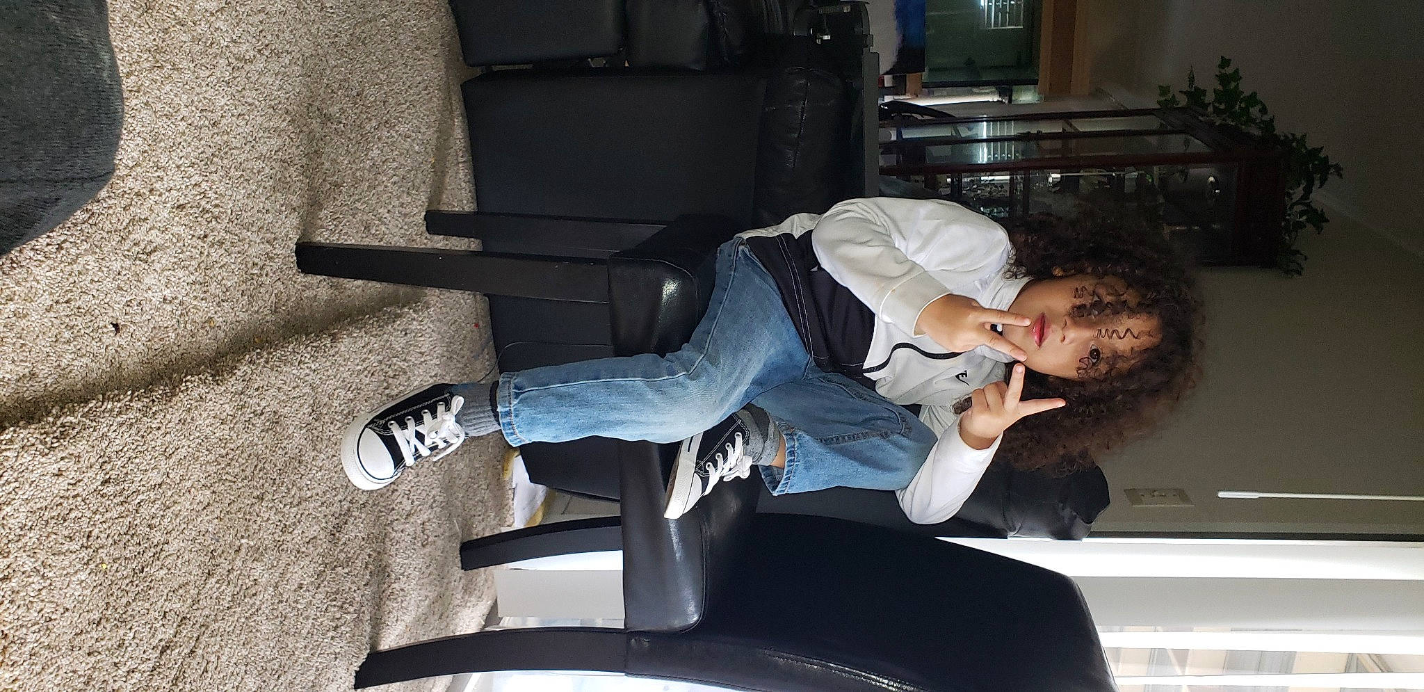 Deshawn is registered to the contest to win money with this photo: comfort, leg, person