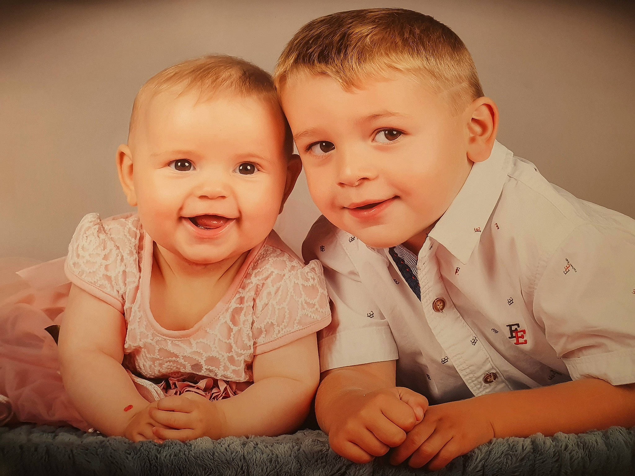 Mara a rejoint le concours — aidez-le/la à gagner de superbes lots ! arm, baby, baby_toddler_clothing, cheek, chin, dress, eye, face, finger, flash_photography, gesture, hand, happy, head, iris, joy, lip, nose, person, skin