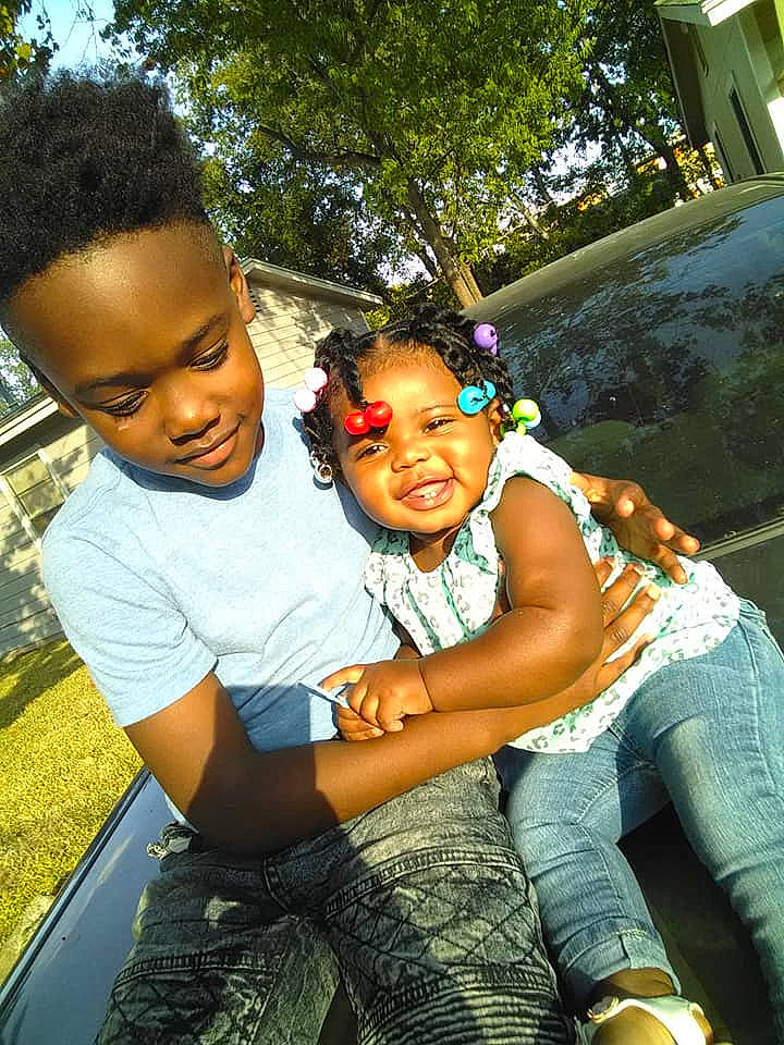 L'Oreal is registered to the contest to win money with this photo: black_hair, cool, fun, happy, joy, leisure, person, smile, tree