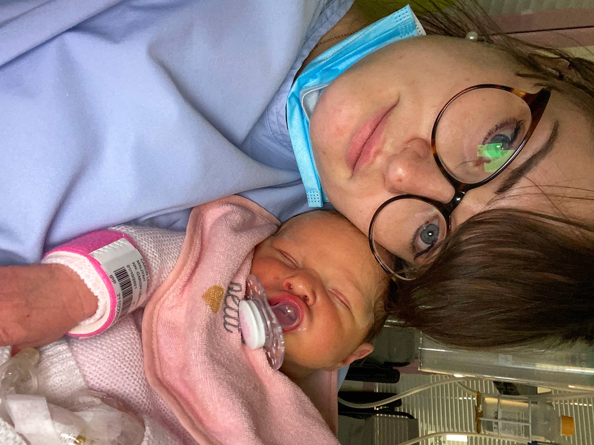 Maliyah a rejoint le concours — aidez-le/la à gagner de superbes lots ! black_hair, child, comfort, eyelash, eyewear, finger, gesture, glasses, happy, jewellery, mouth, nail, neck, nose, person, skin, smile, sunglasses, vertebrate, vision_care